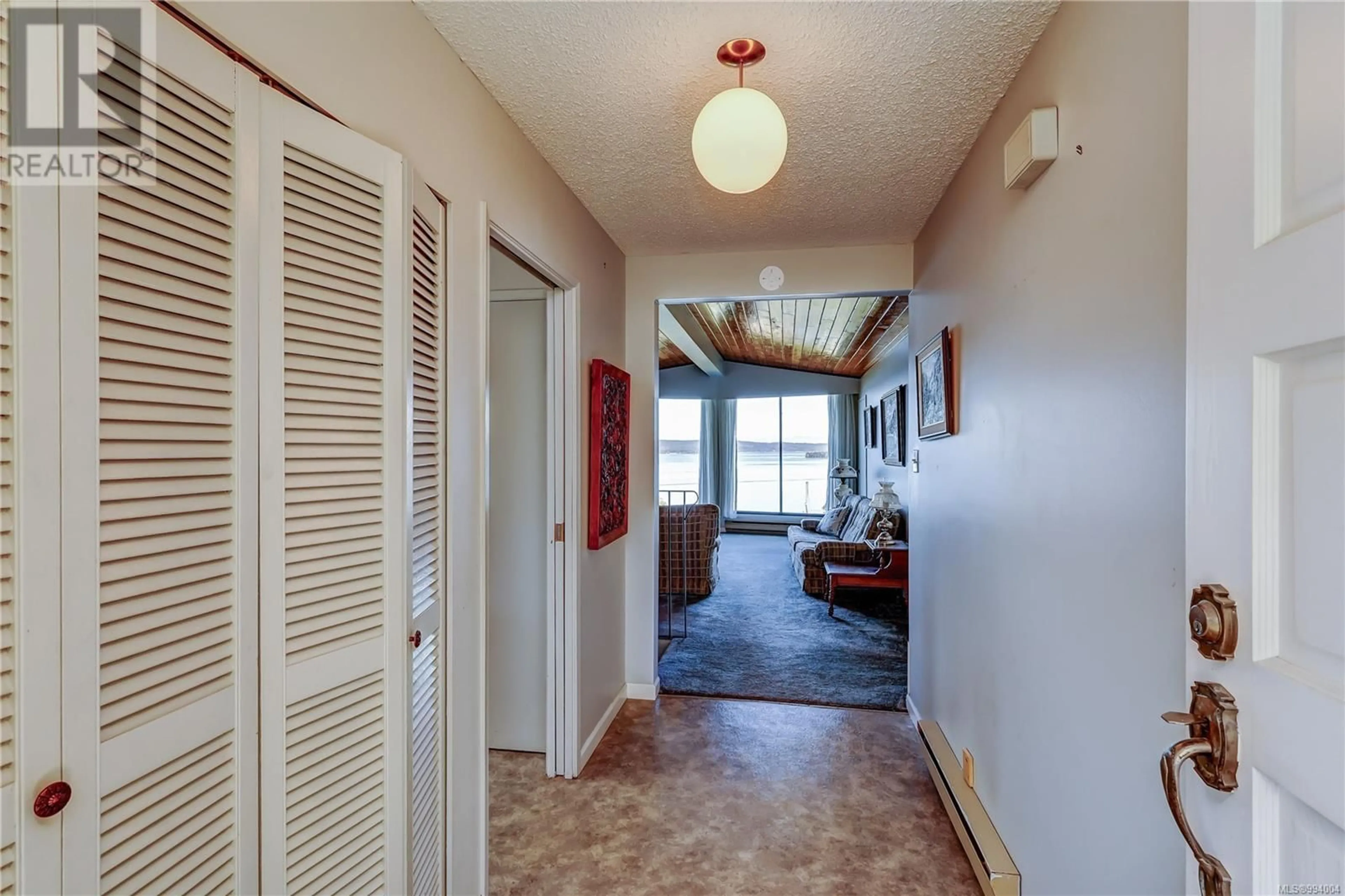 Indoor entryway for 2390 MOUNTVIEW CRESCENT, Port McNeill British Columbia V0N2R0