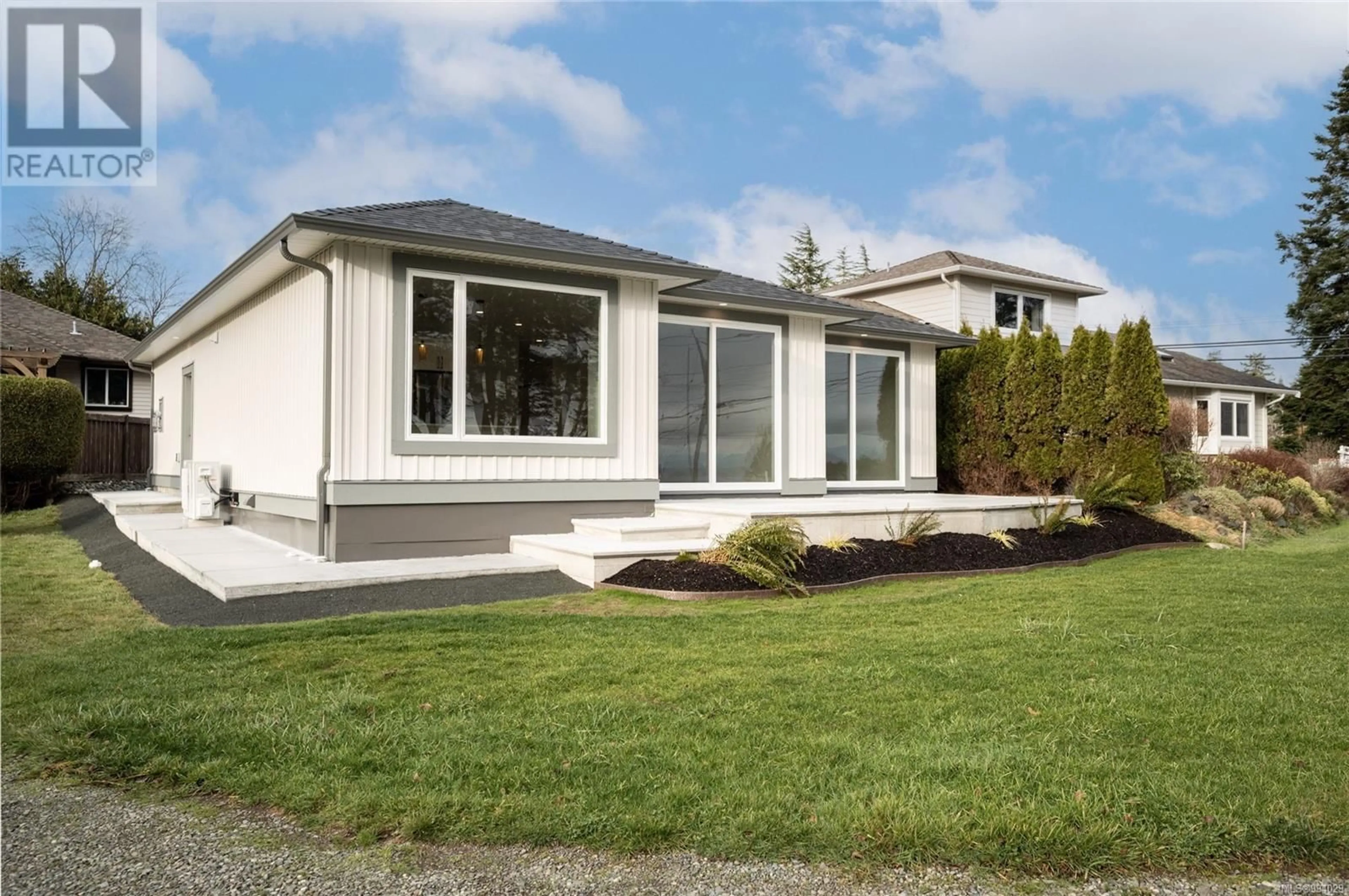 Home with vinyl exterior material, street for 3 - 91 DAHL ROAD, Campbell River British Columbia V9W1T4