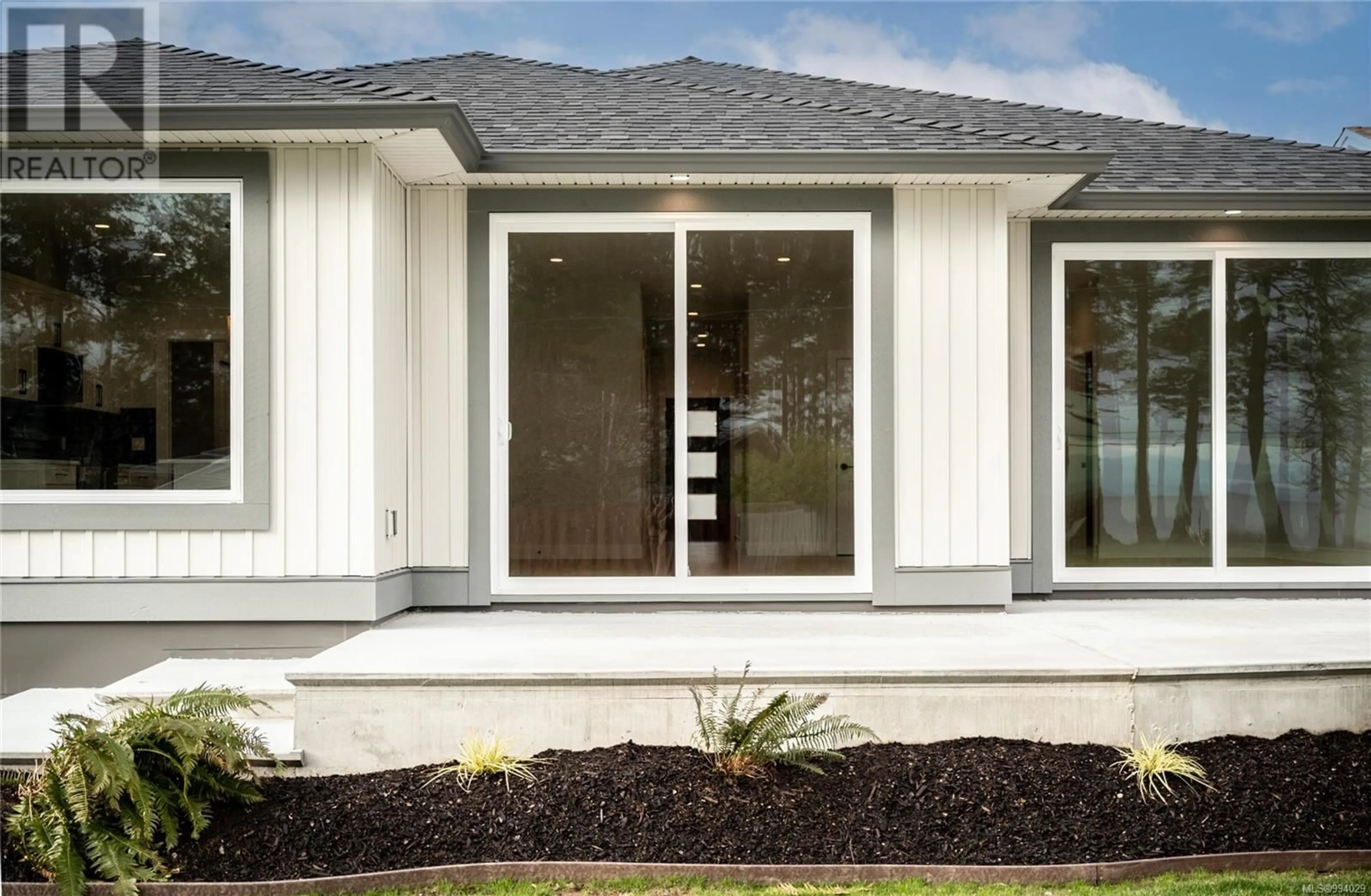 Home with vinyl exterior material, street for 3 - 91 DAHL ROAD, Campbell River British Columbia V9W1T4