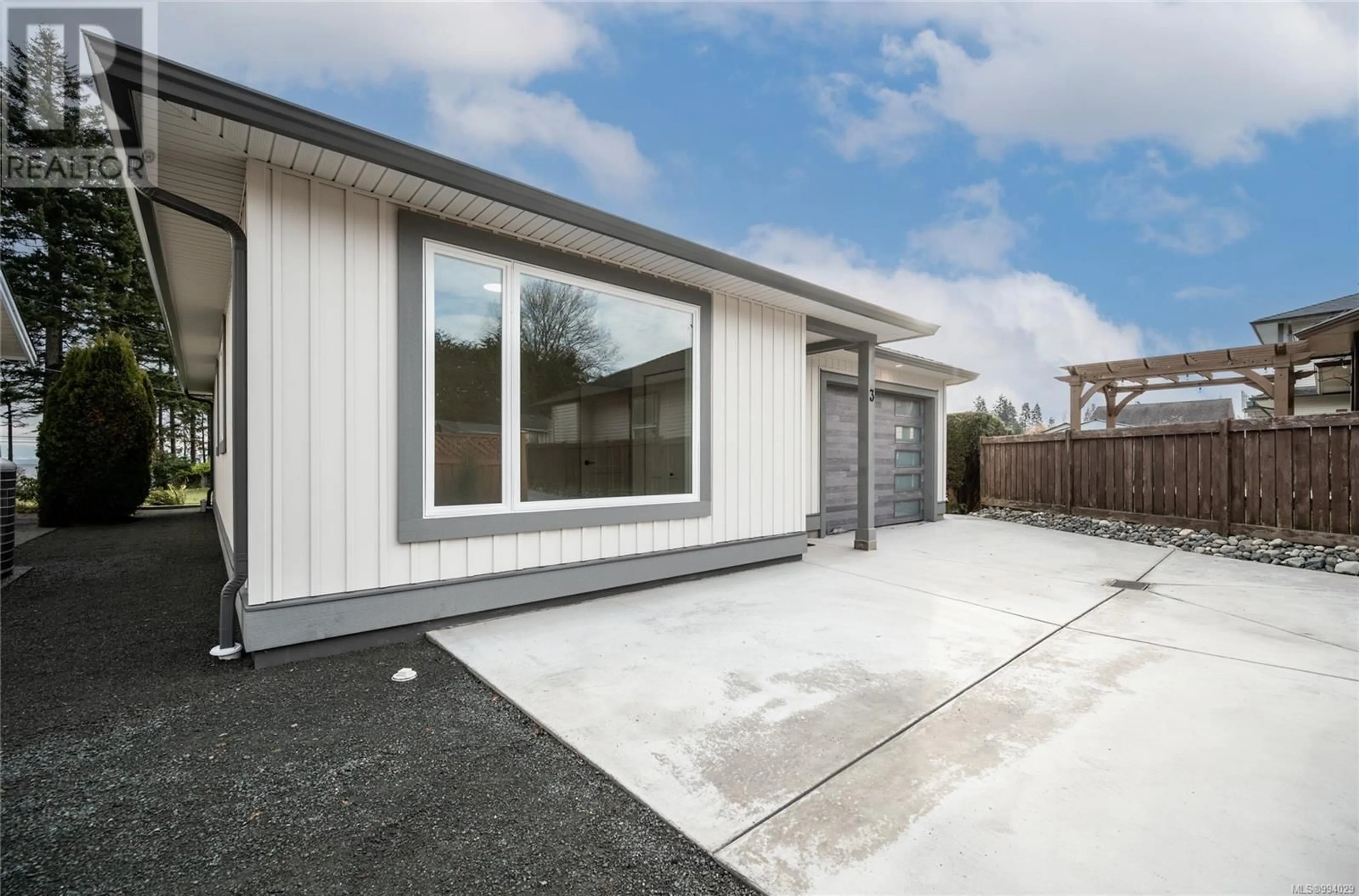 Home with vinyl exterior material, street for 3 - 91 DAHL ROAD, Campbell River British Columbia V9W1T4