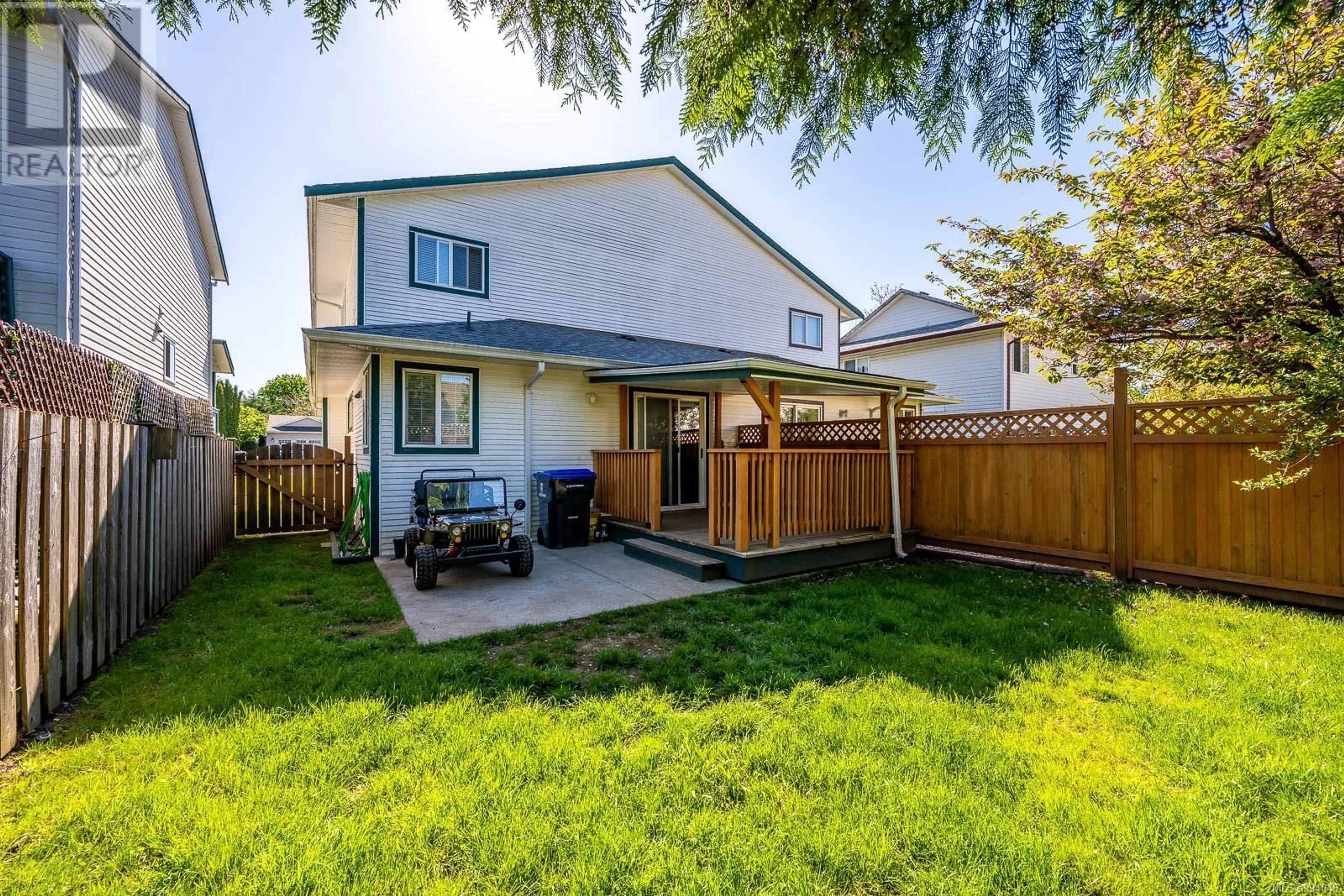 Patio, street for B - 4654 MUIR ROAD, Courtenay British Columbia V9N9A9