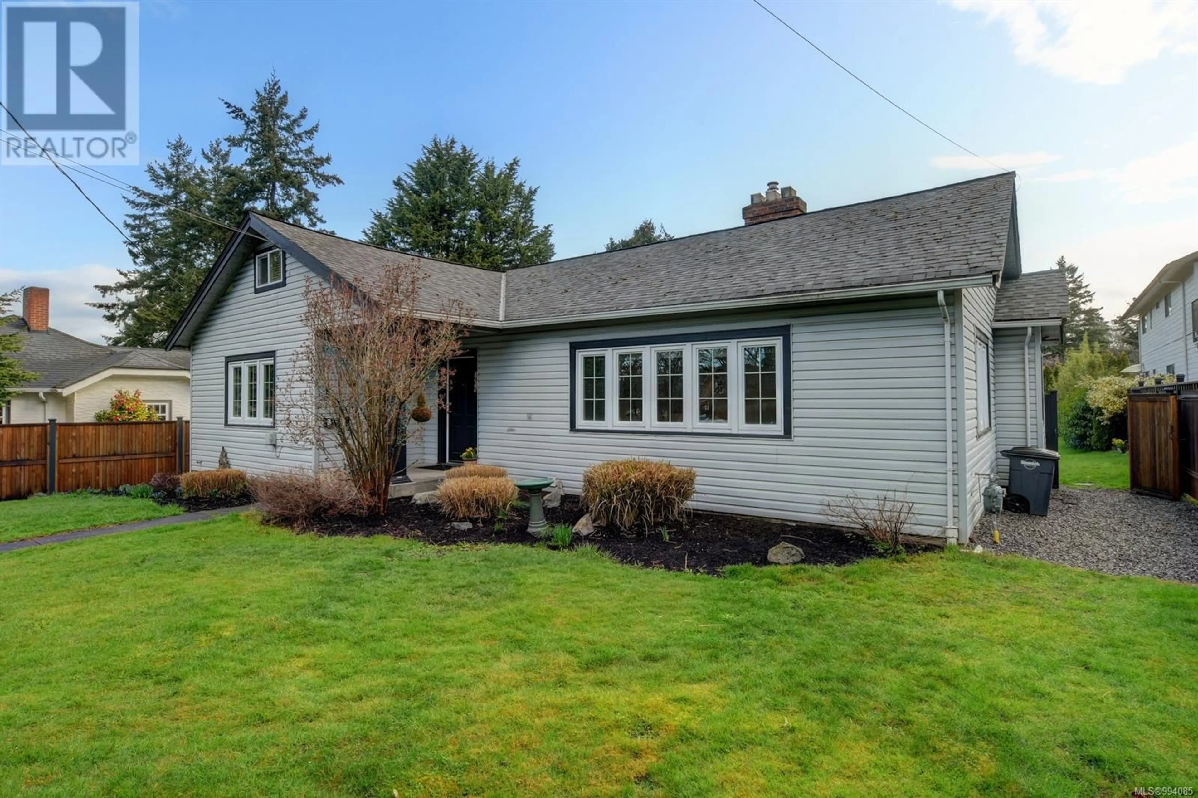 Home with vinyl exterior material, street for 3919 QUADRA STREET, Saanich British Columbia V8X1J3