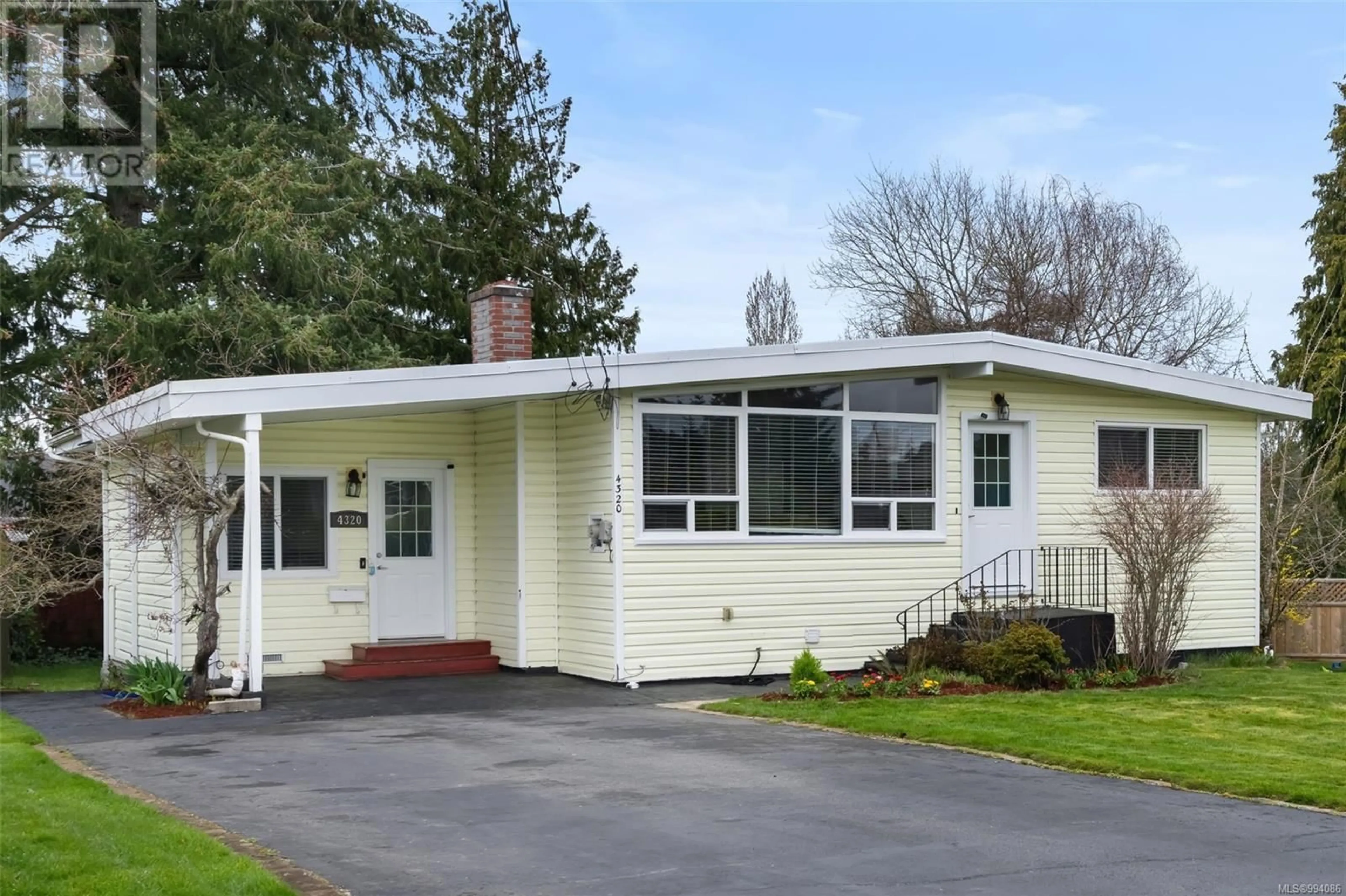 Home with vinyl exterior material, street for 4320 SAVOY PLACE, Saanich British Columbia V8Z5Z5