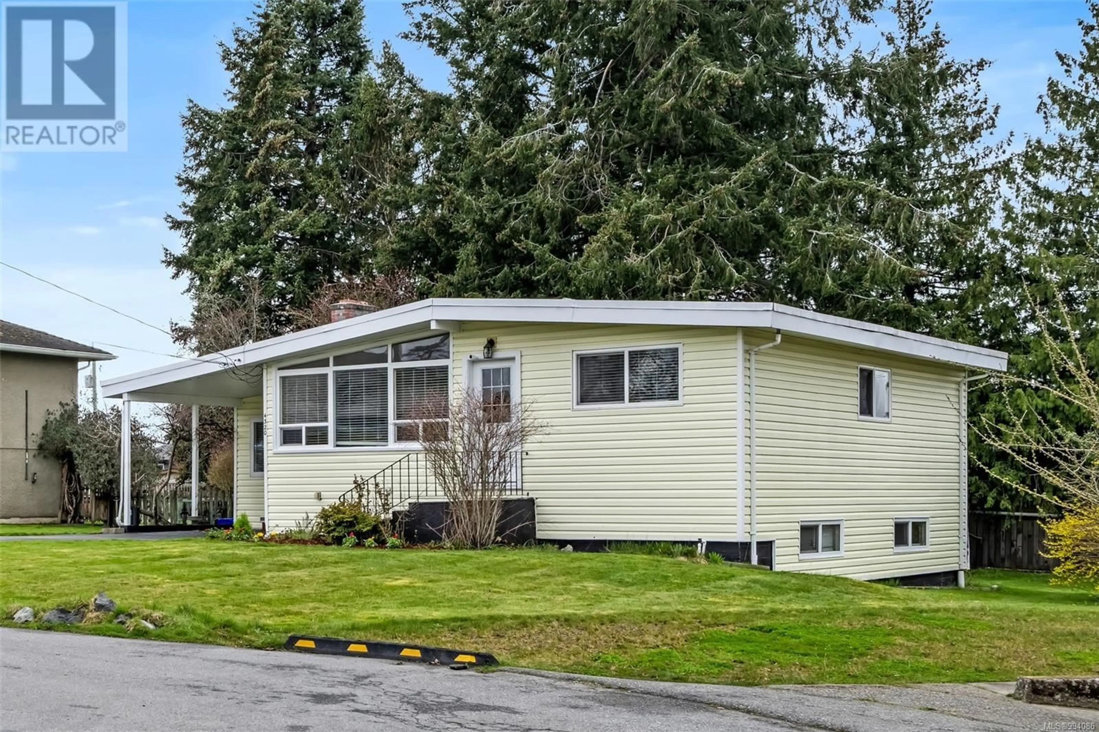 Home with vinyl exterior material, street for 4320 SAVOY PLACE, Saanich British Columbia V8Z5Z5
