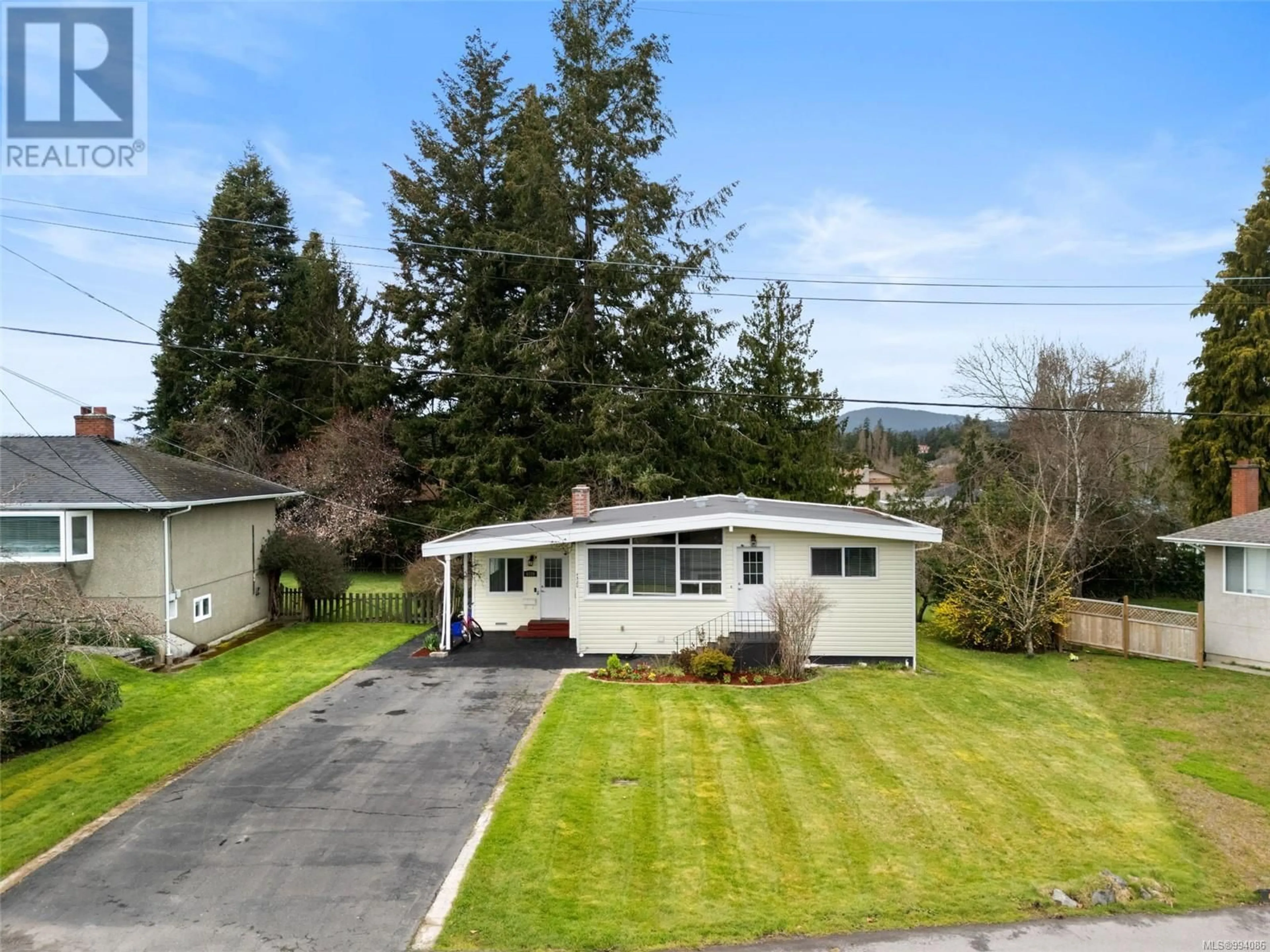 A pic from outside/outdoor area/front of a property/back of a property/a pic from drone, unknown for 4320 SAVOY PLACE, Saanich British Columbia V8Z5Z5
