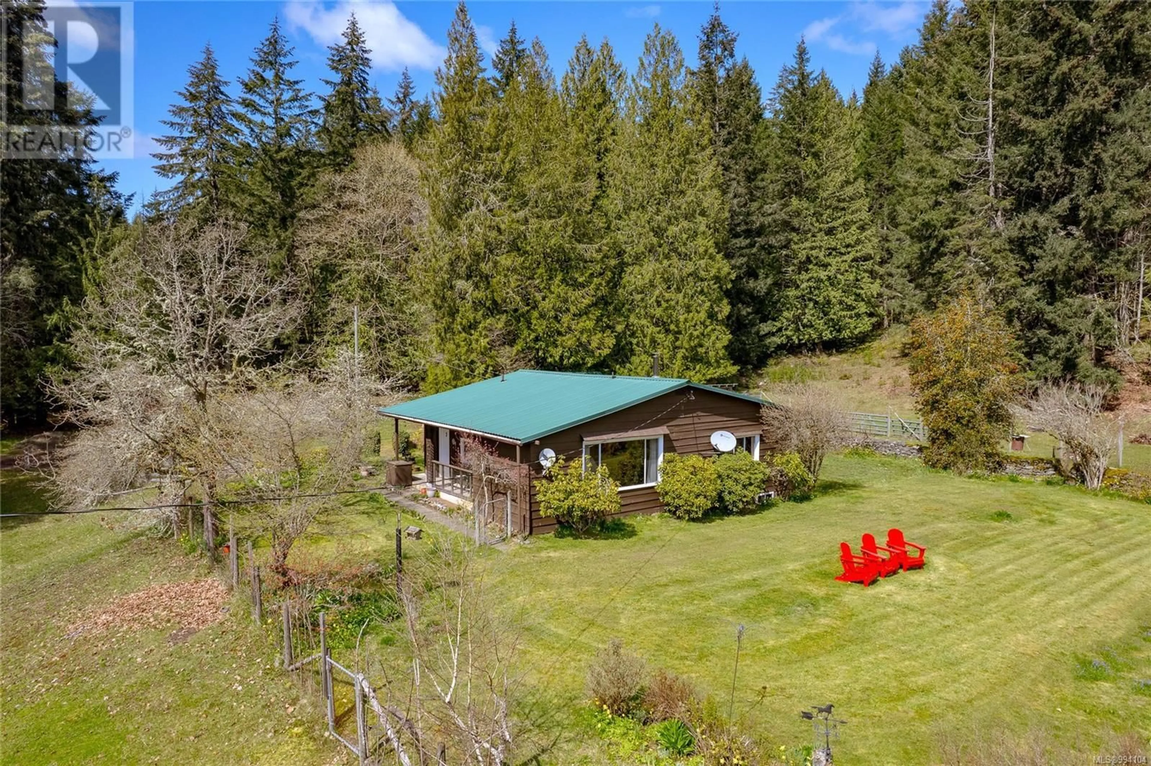 A pic from outside/outdoor area/front of a property/back of a property/a pic from drone, unknown for 6633 HILLCREST ROAD, Duncan British Columbia V9L6K4