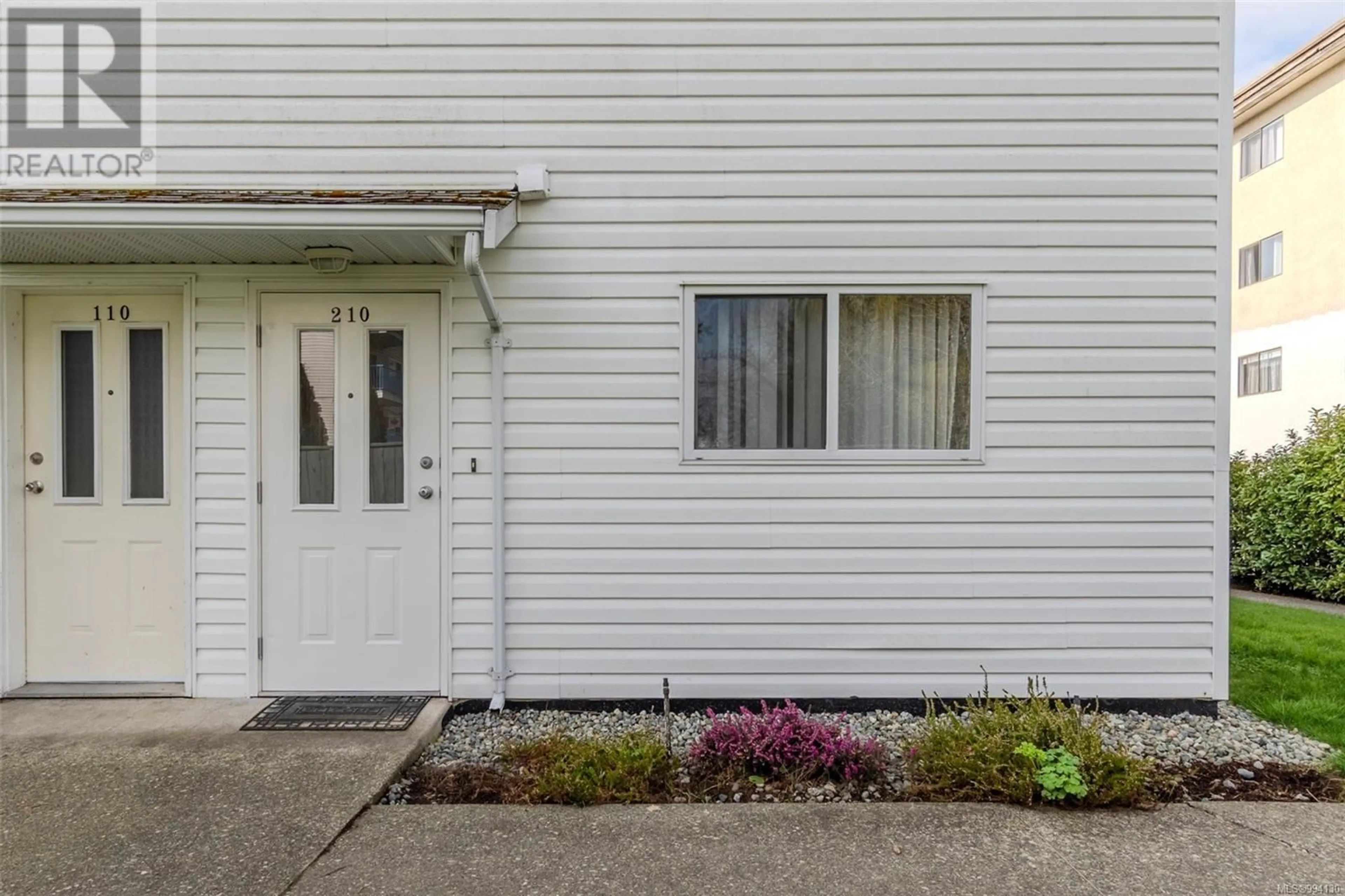 Home with vinyl exterior material, street for 210 - 2555 DINGWALL STREET, Duncan British Columbia V9L2Y8