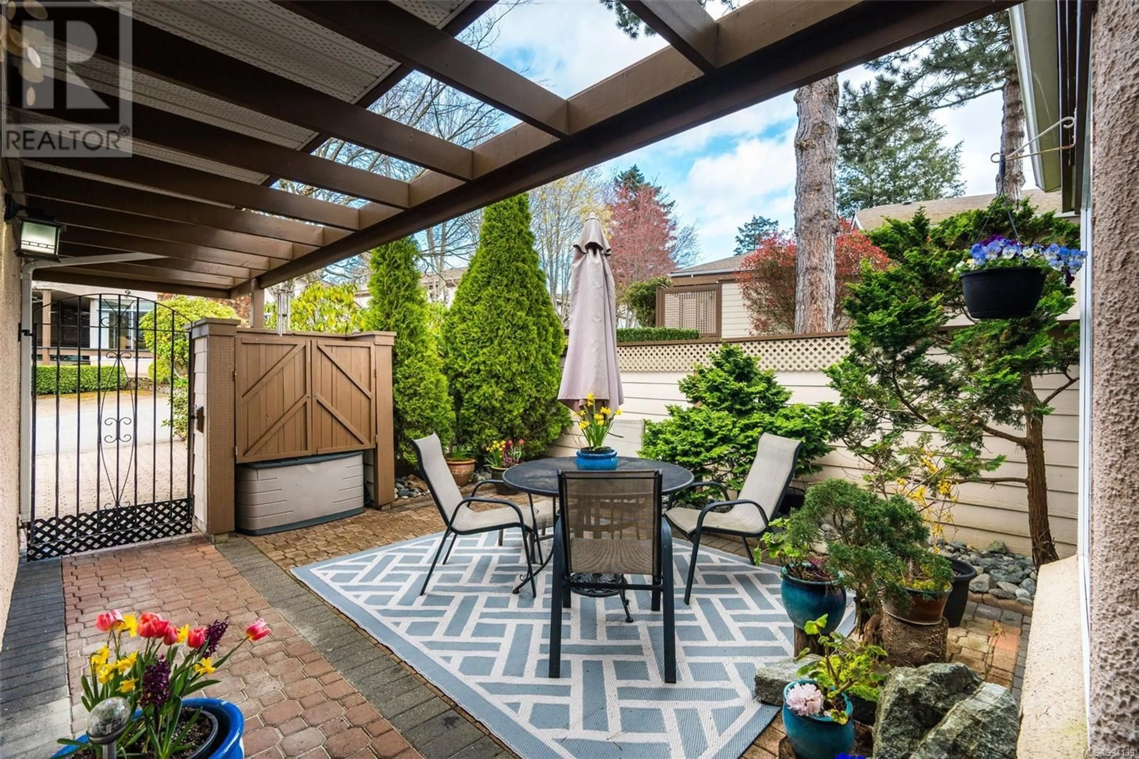 Patio, street for 42 - 901 KENTWOOD LANE, Saanich British Columbia V8Y2Y8