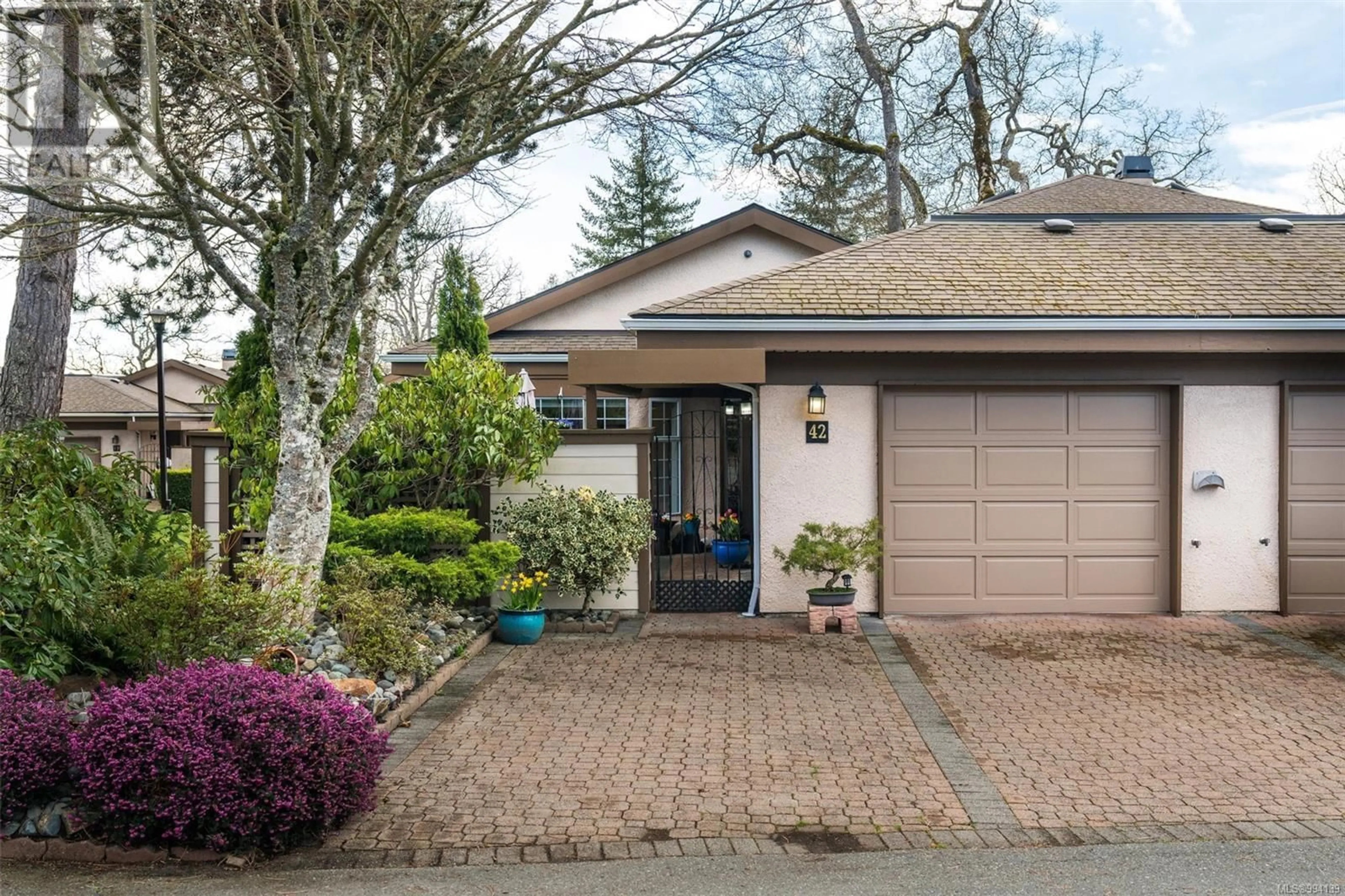Unknown for 42 - 901 KENTWOOD LANE, Saanich British Columbia V8Y2Y8
