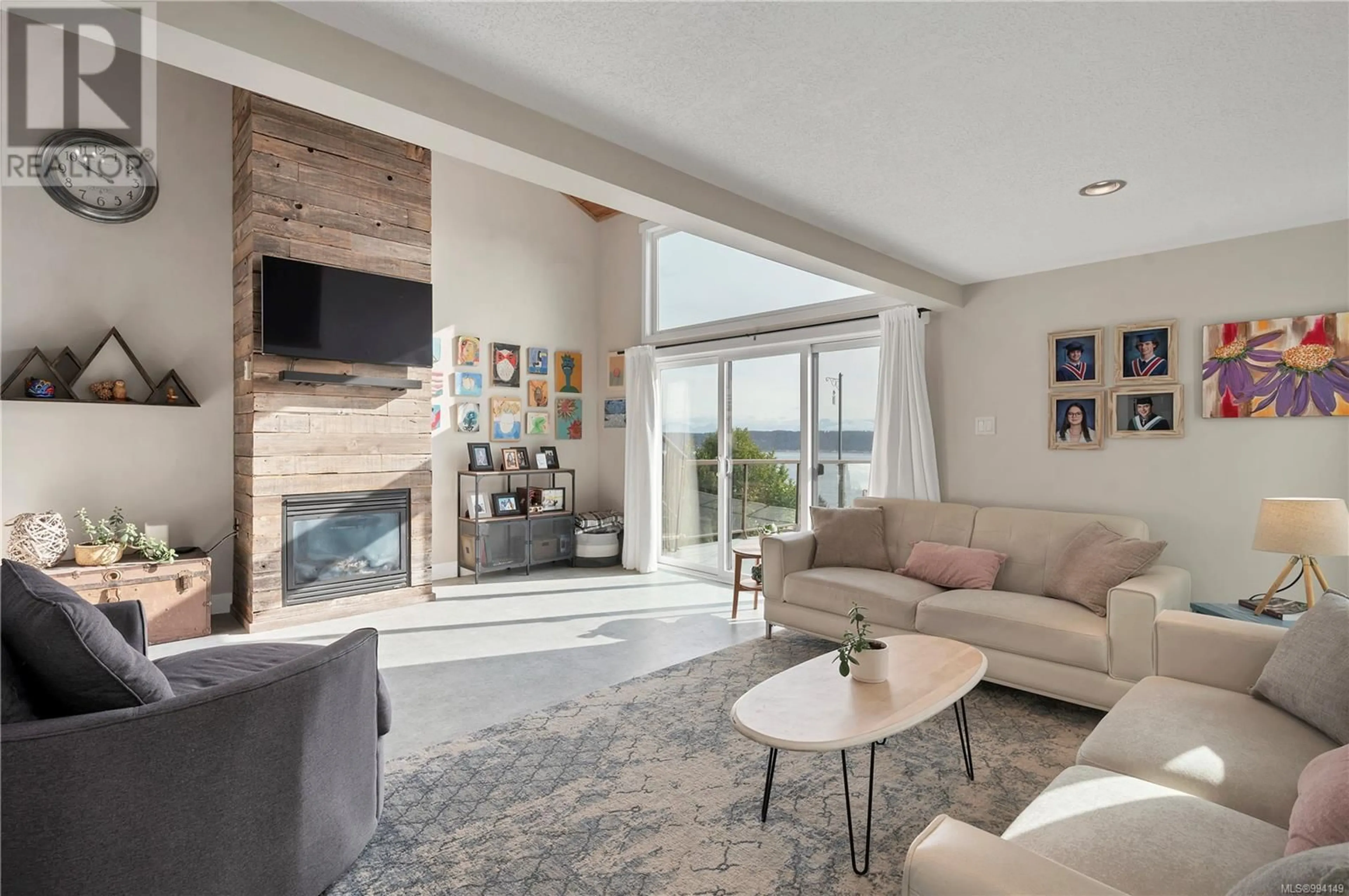 Living room with furniture, unknown for 241 ALDER STREET SOUTH, Campbell River British Columbia V9W2M9