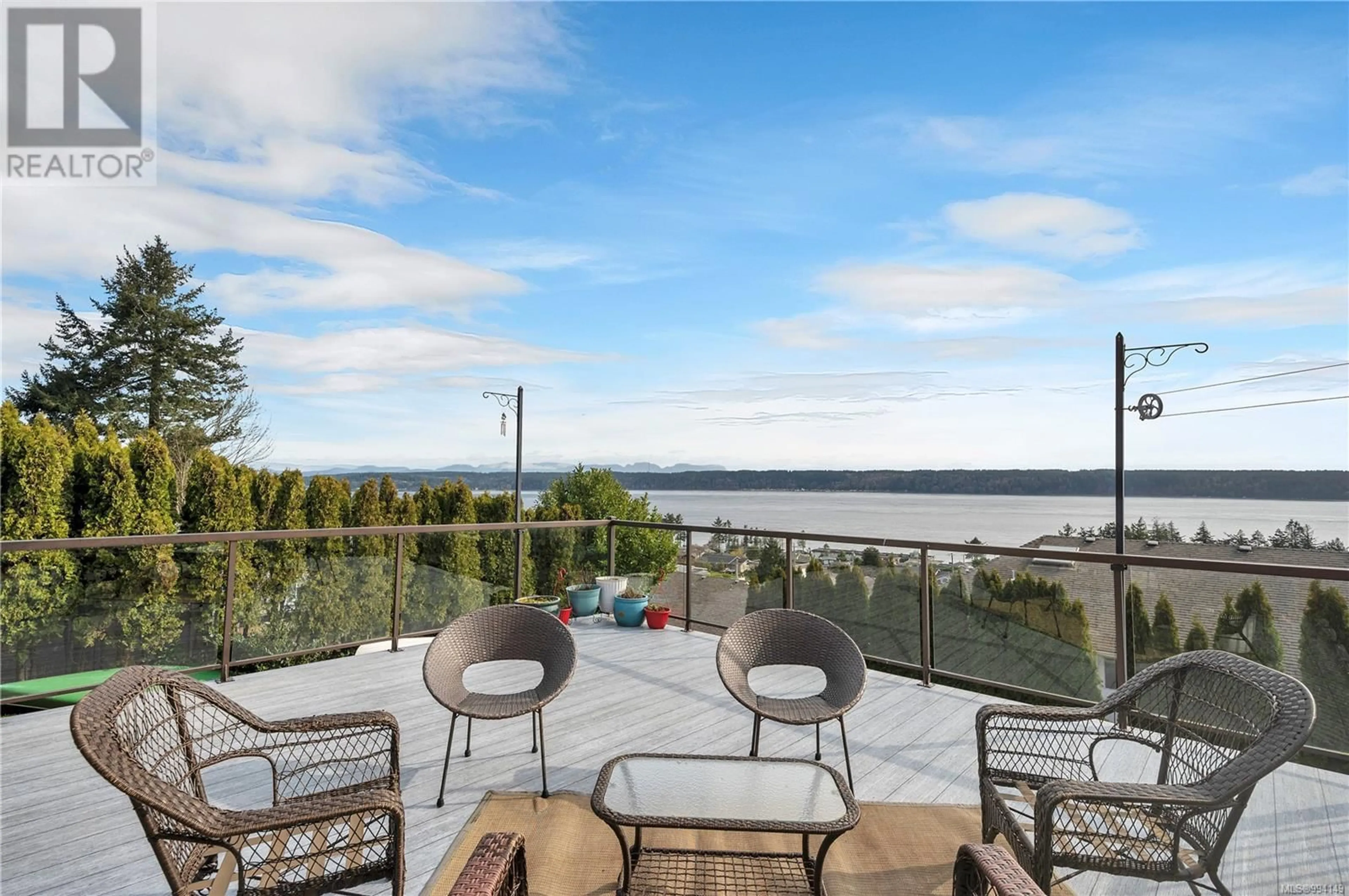 Patio, water/lake/river/ocean view for 241 ALDER STREET SOUTH, Campbell River British Columbia V9W2M9