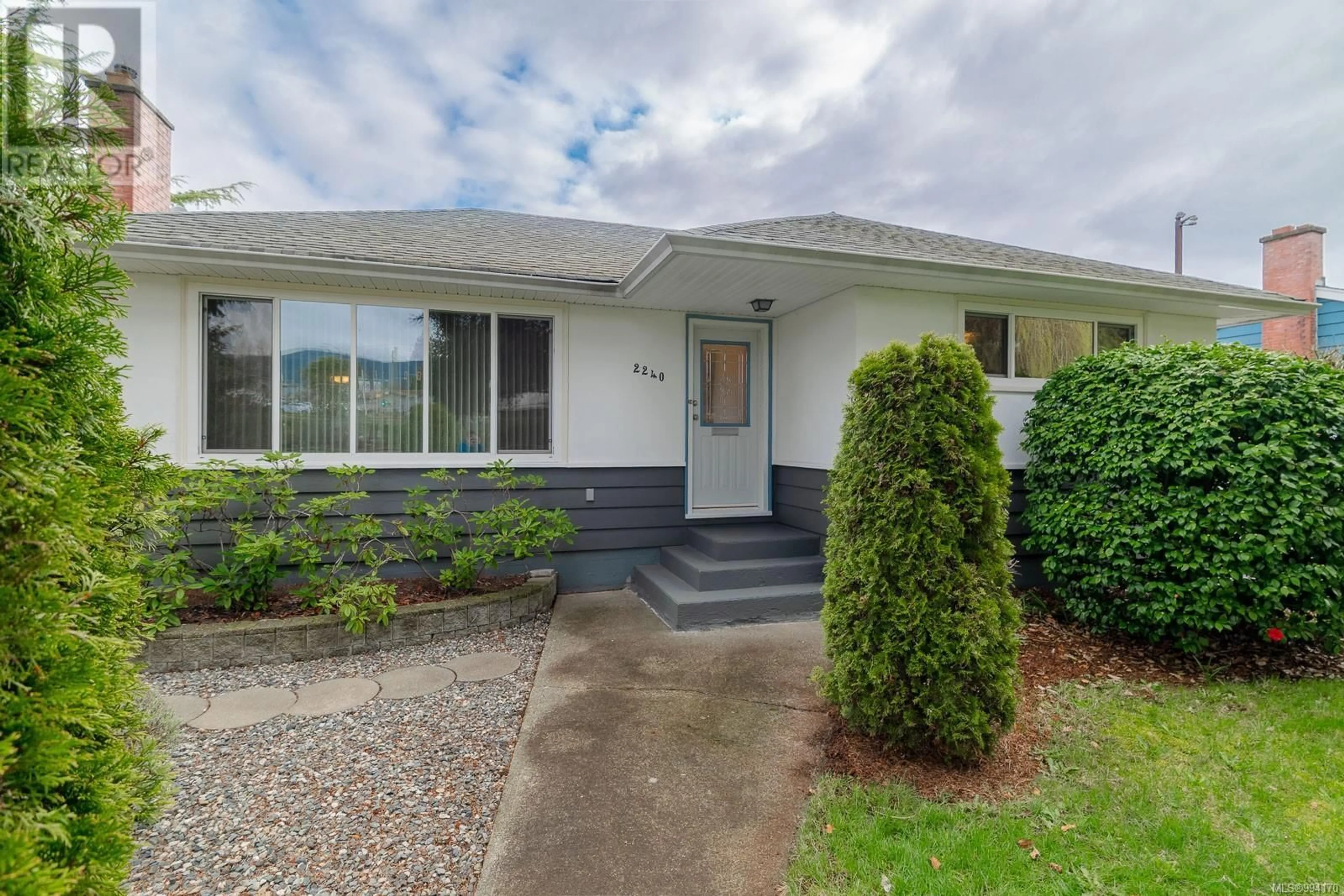 A pic from outside/outdoor area/front of a property/back of a property/a pic from drone, street for 2240 HIGHLAND BOULEVARD, Nanaimo British Columbia V9S3N5