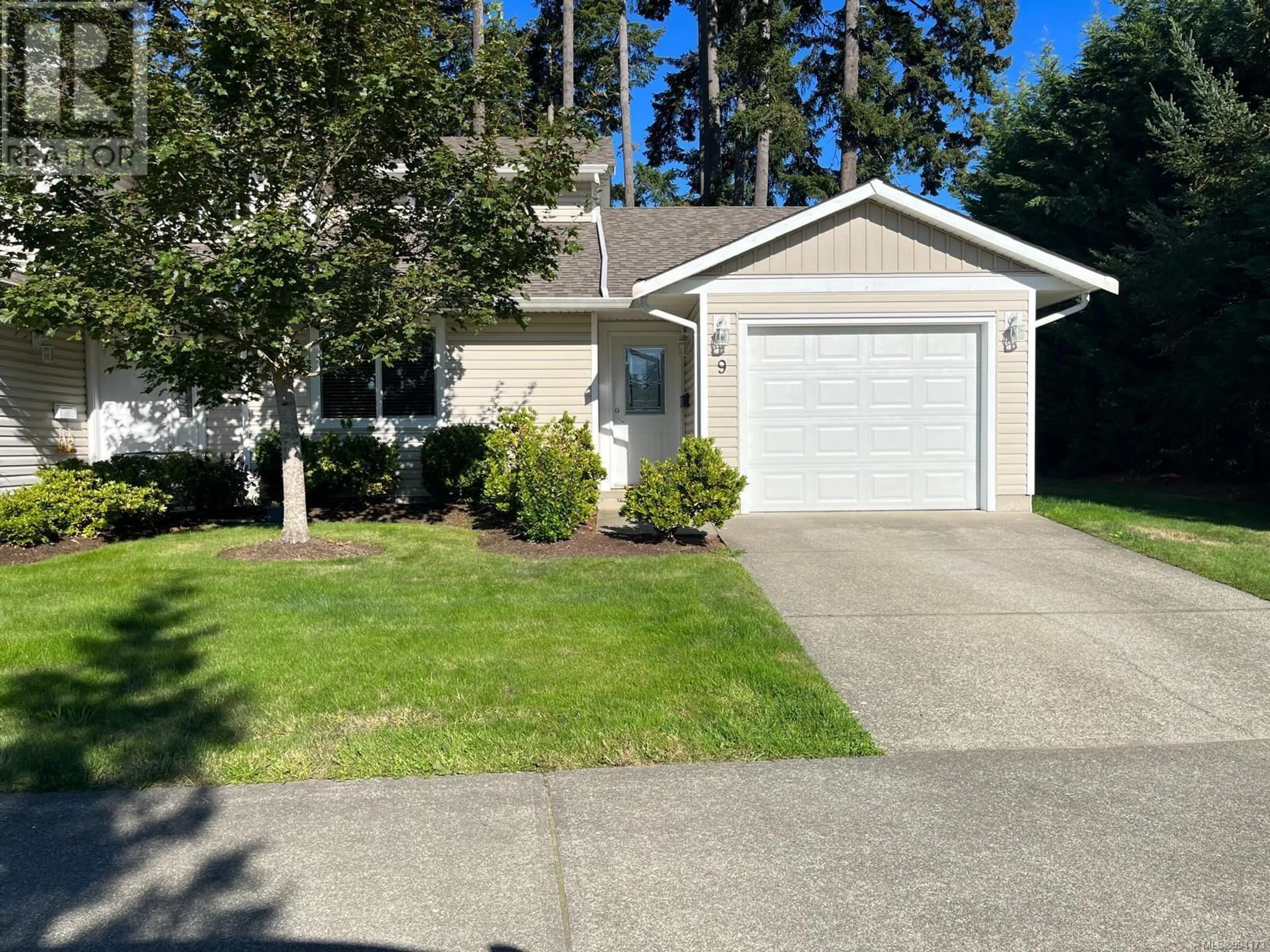 Home with vinyl exterior material, street for 9 - 2882 PIERCY AVENUE, Courtenay British Columbia V9N7E3