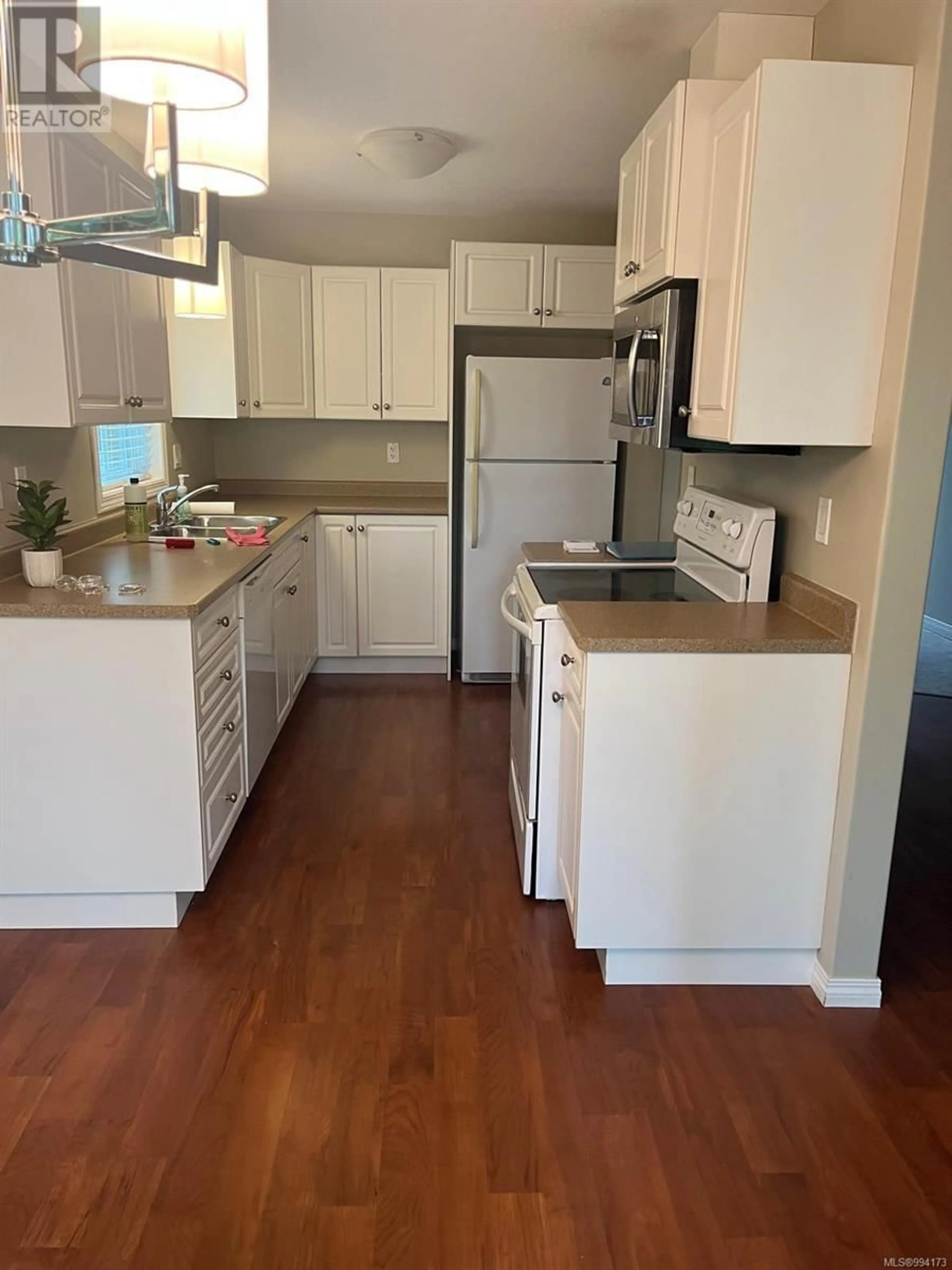 Open concept kitchen, wood/laminate floor for 9 - 2882 PIERCY AVENUE, Courtenay British Columbia V9N7E3