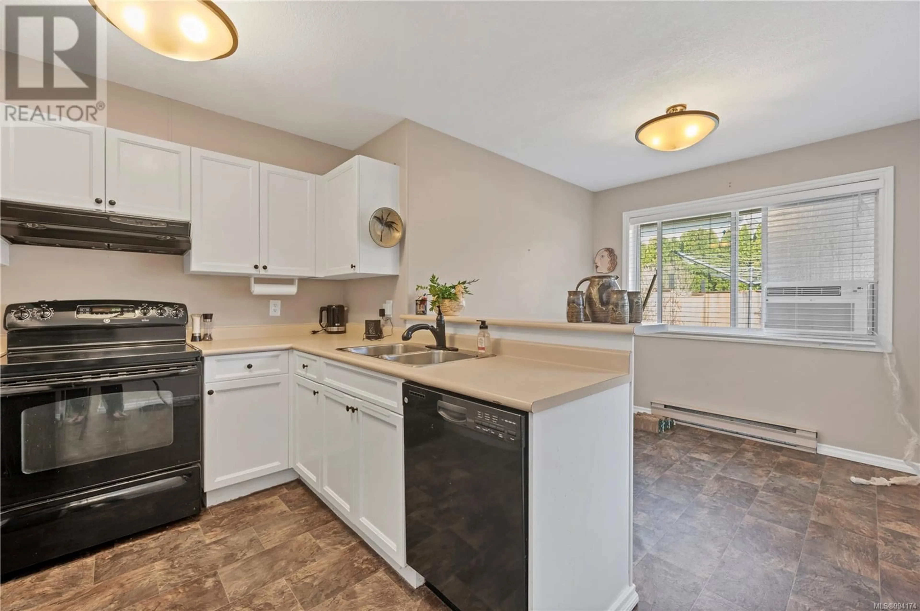 Open concept kitchen, ceramic/tile floor for 4 - 798 ROBRON ROAD, Campbell River British Columbia V9W7Y9