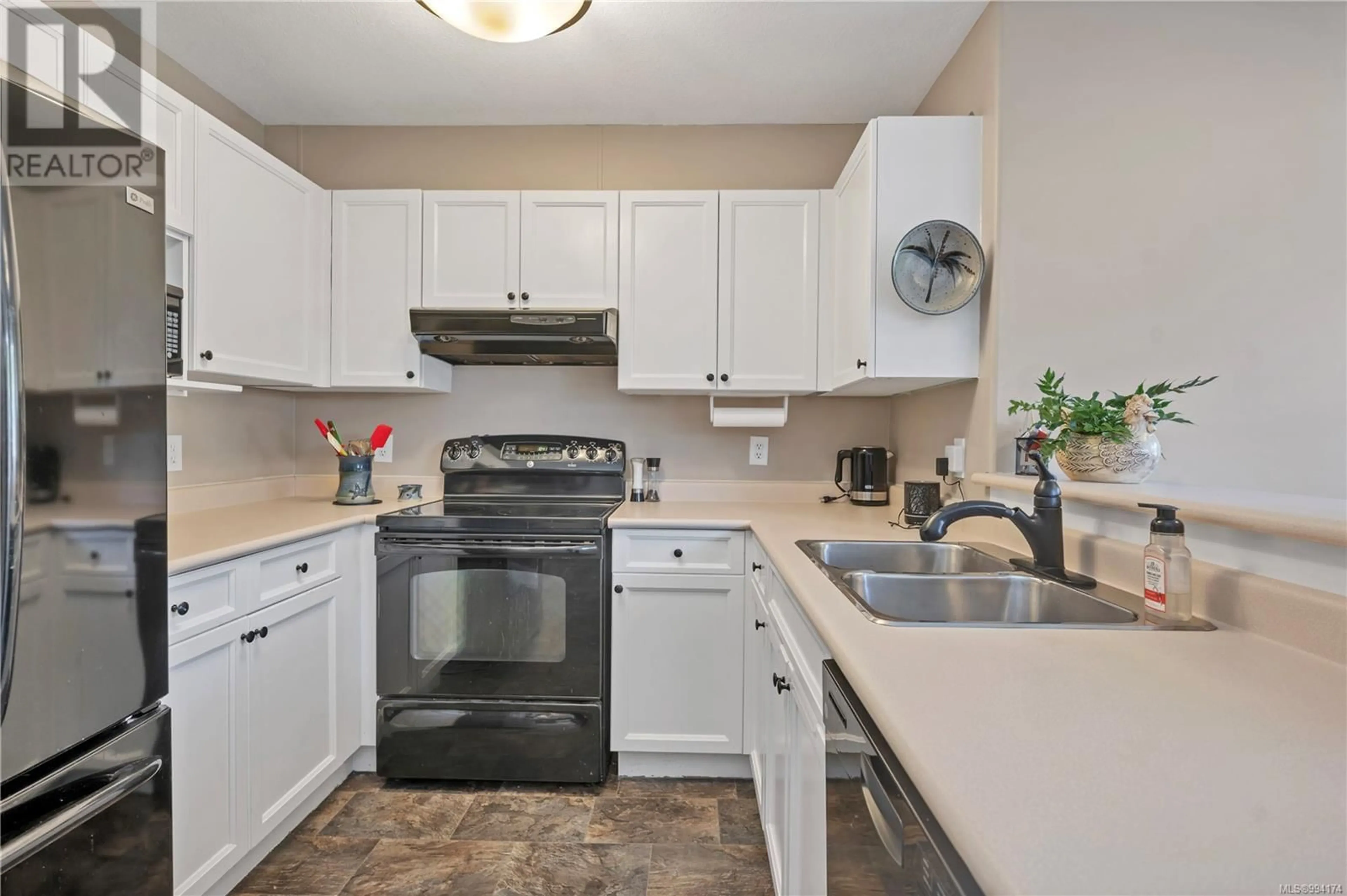 Standard kitchen, unknown for 4 - 798 ROBRON ROAD, Campbell River British Columbia V9W7Y9