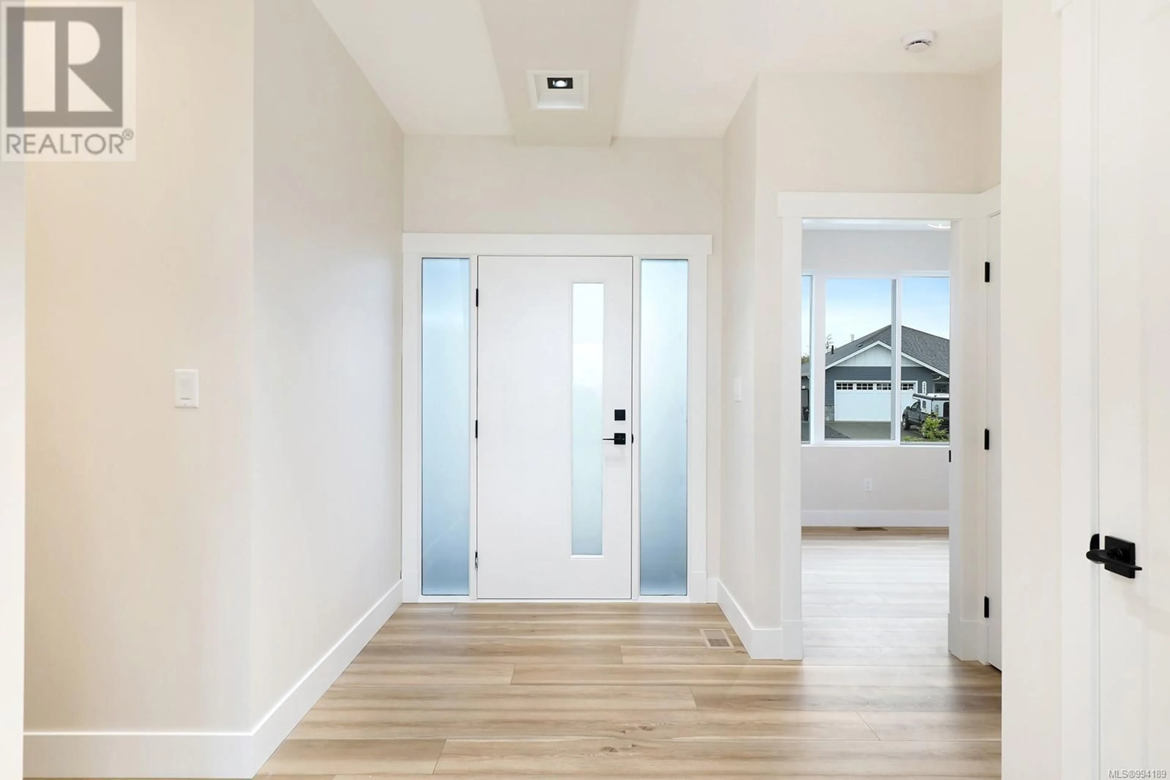 Indoor entryway for 3287 Eagleview Cres, Courtenay British Columbia V9B0B6