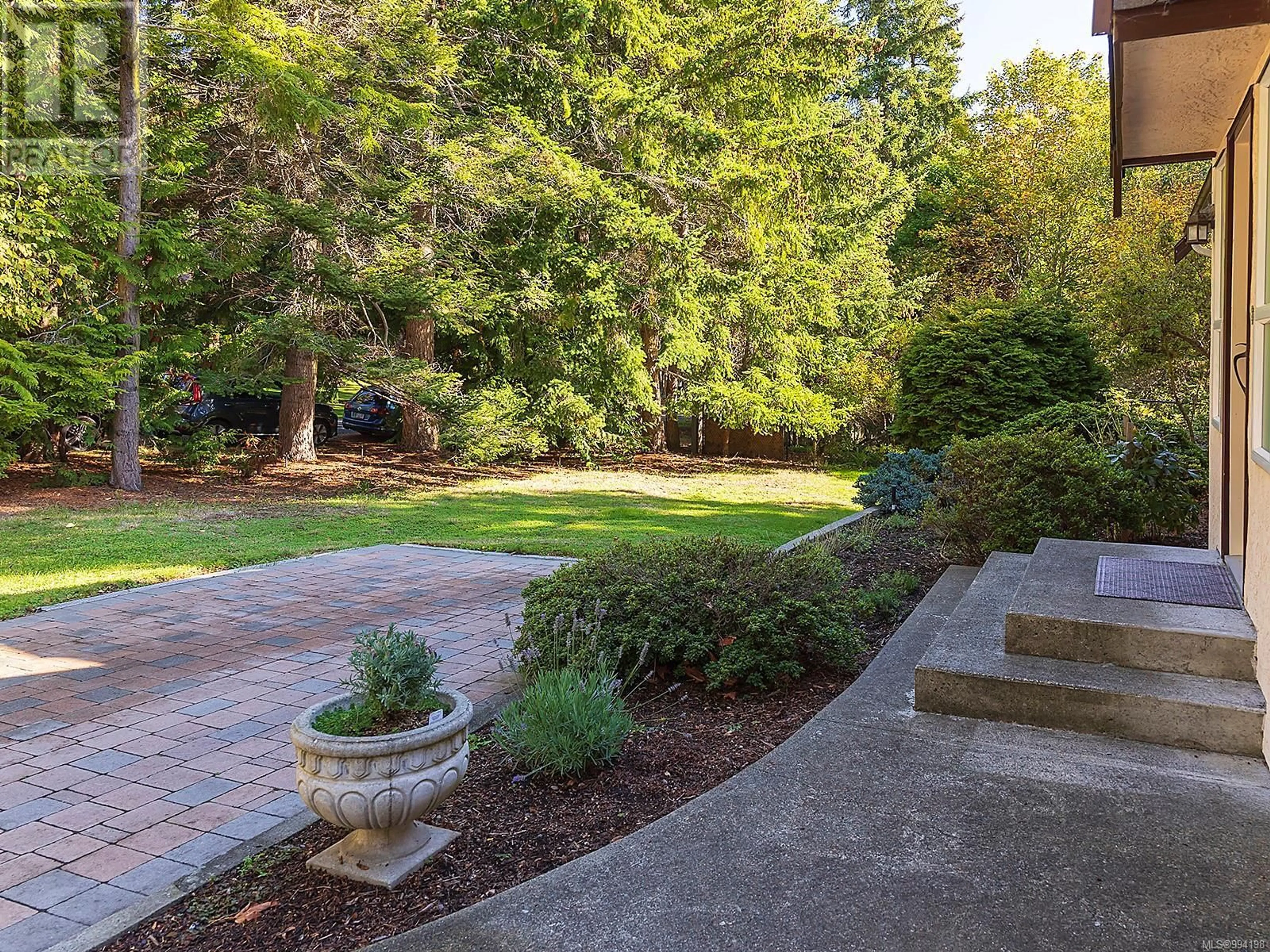 Patio, unknown for 2905 TUDOR AVENUE, Saanich British Columbia V8N1M2