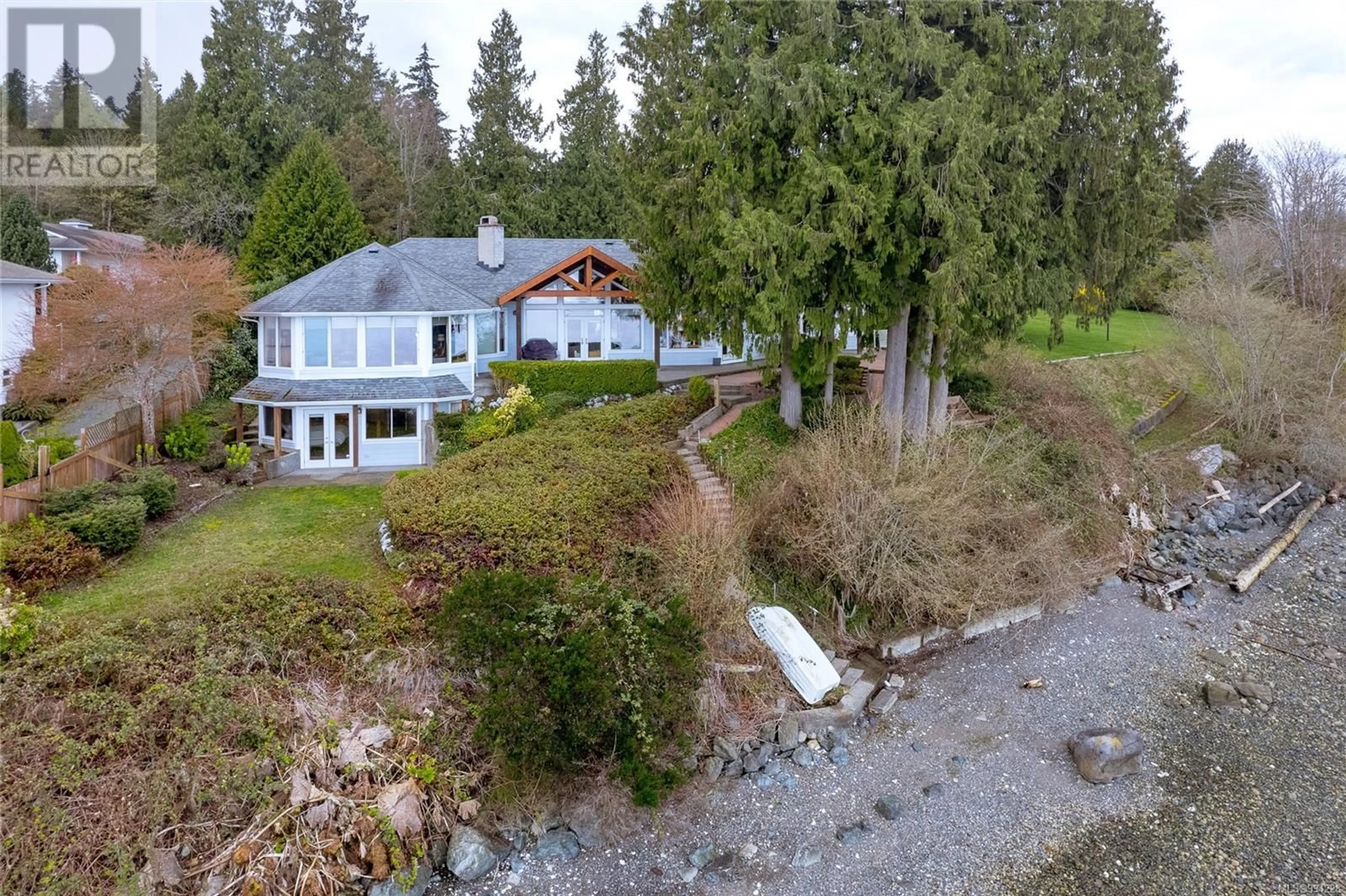 A pic from outside/outdoor area/front of a property/back of a property/a pic from drone, unknown for 3360 HILLSIDE ROAD, Saltair British Columbia V0R1K2