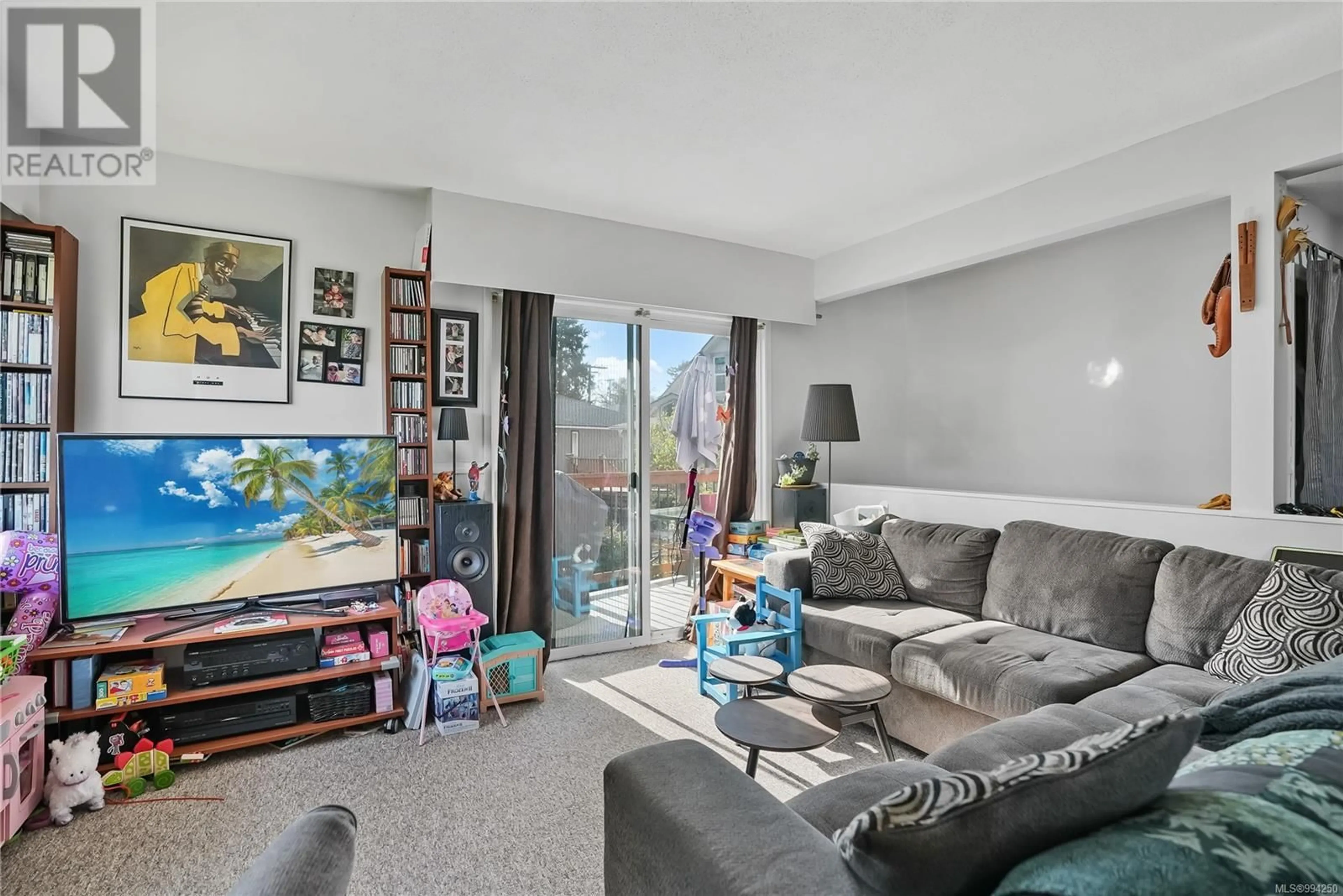 Living room with furniture, unknown for 1426 WESTALL AVENUE, Victoria British Columbia V8T2G5