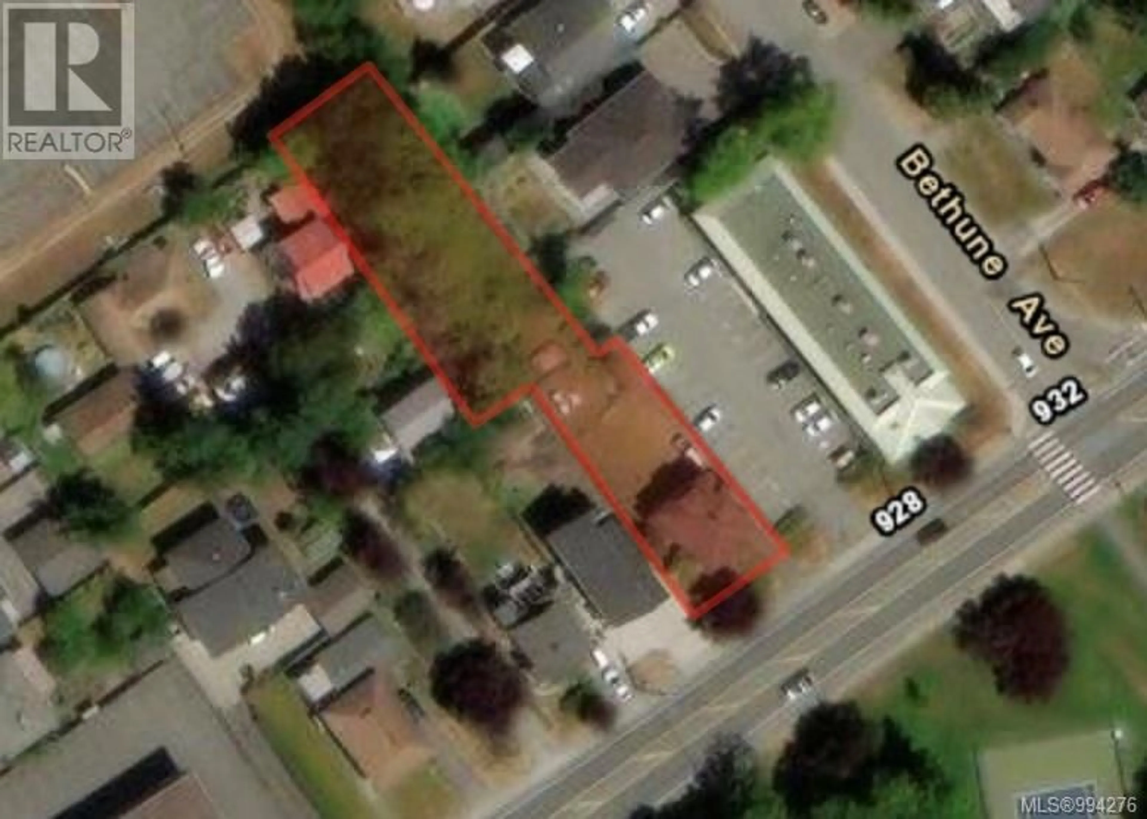 A pic from outside/outdoor area/front of a property/back of a property/a pic from drone, building for 920 CLOVERDALE AVENUE, Saanich British Columbia V8X2T3