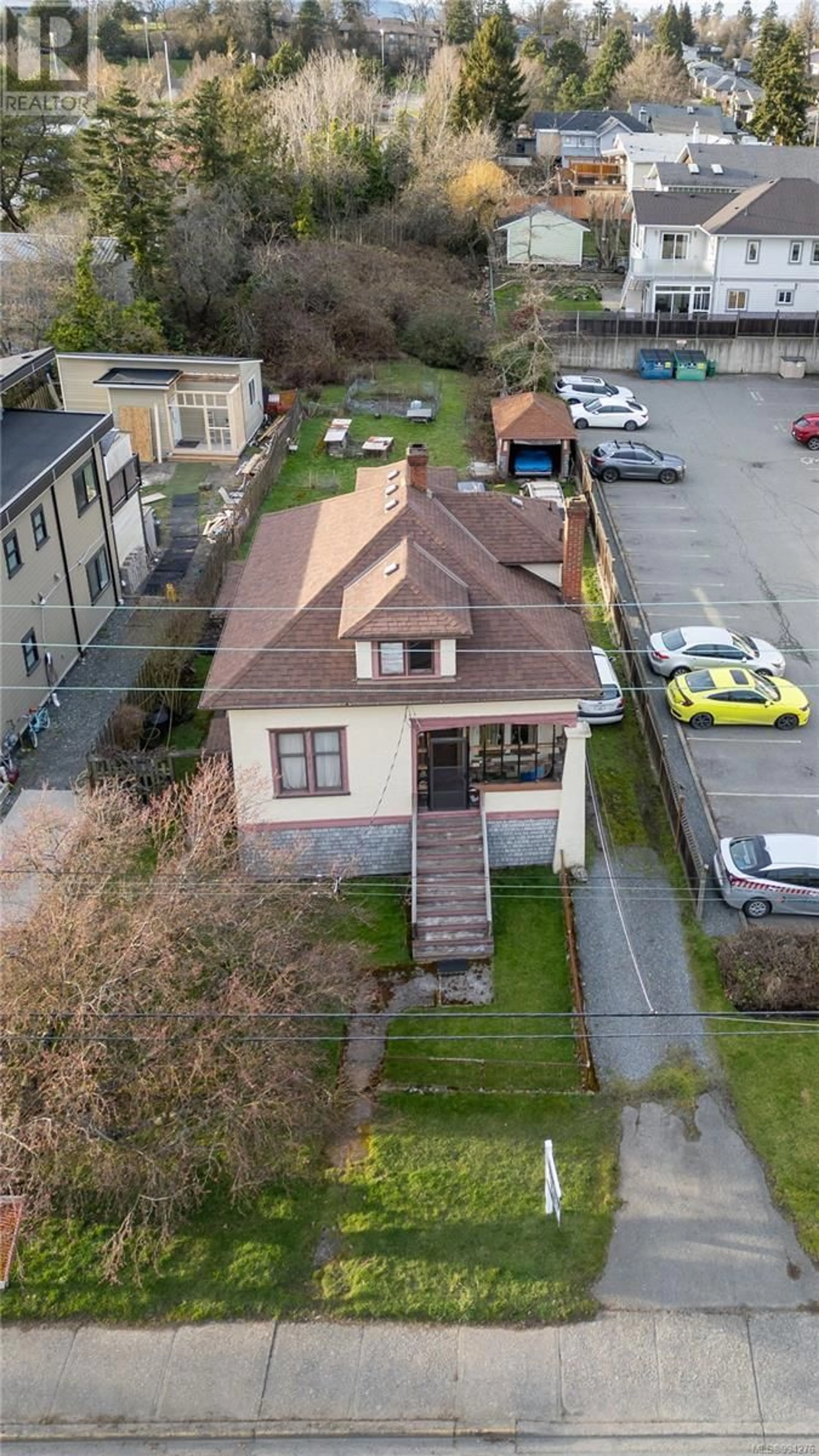 A pic from outside/outdoor area/front of a property/back of a property/a pic from drone, building for 920 CLOVERDALE AVENUE, Saanich British Columbia V8X2T3