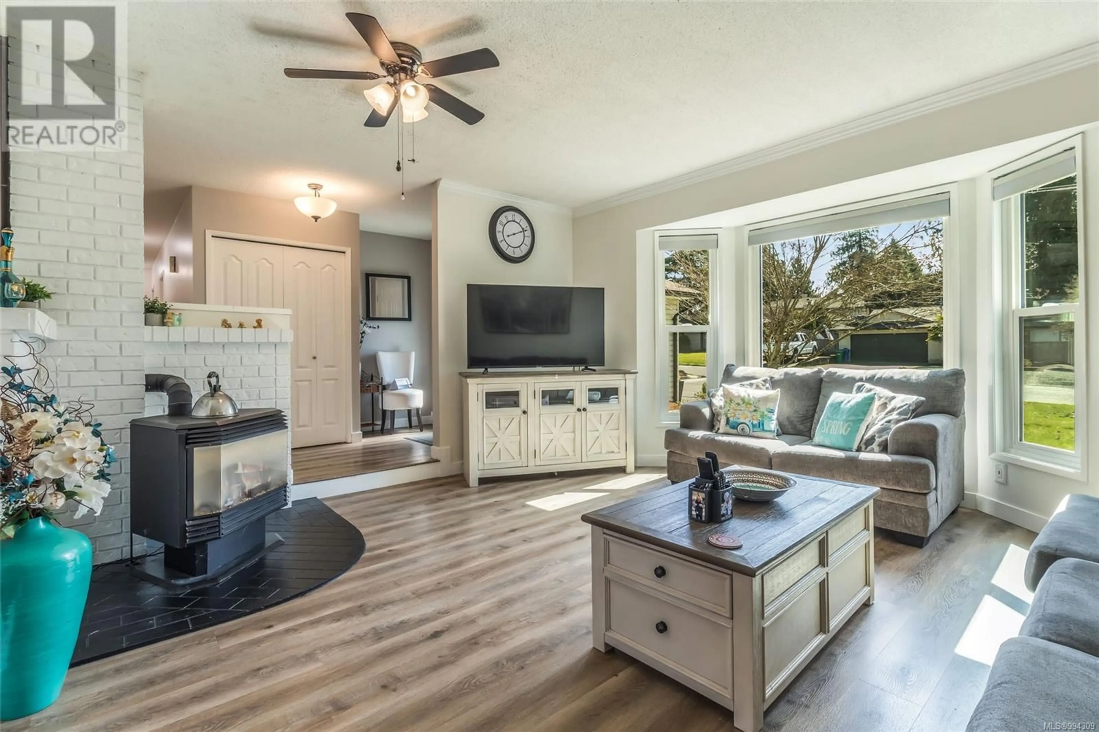 Living room with furniture, unknown for 4505 WOODWINDS CRESCENT, Nanaimo British Columbia V9T4R3
