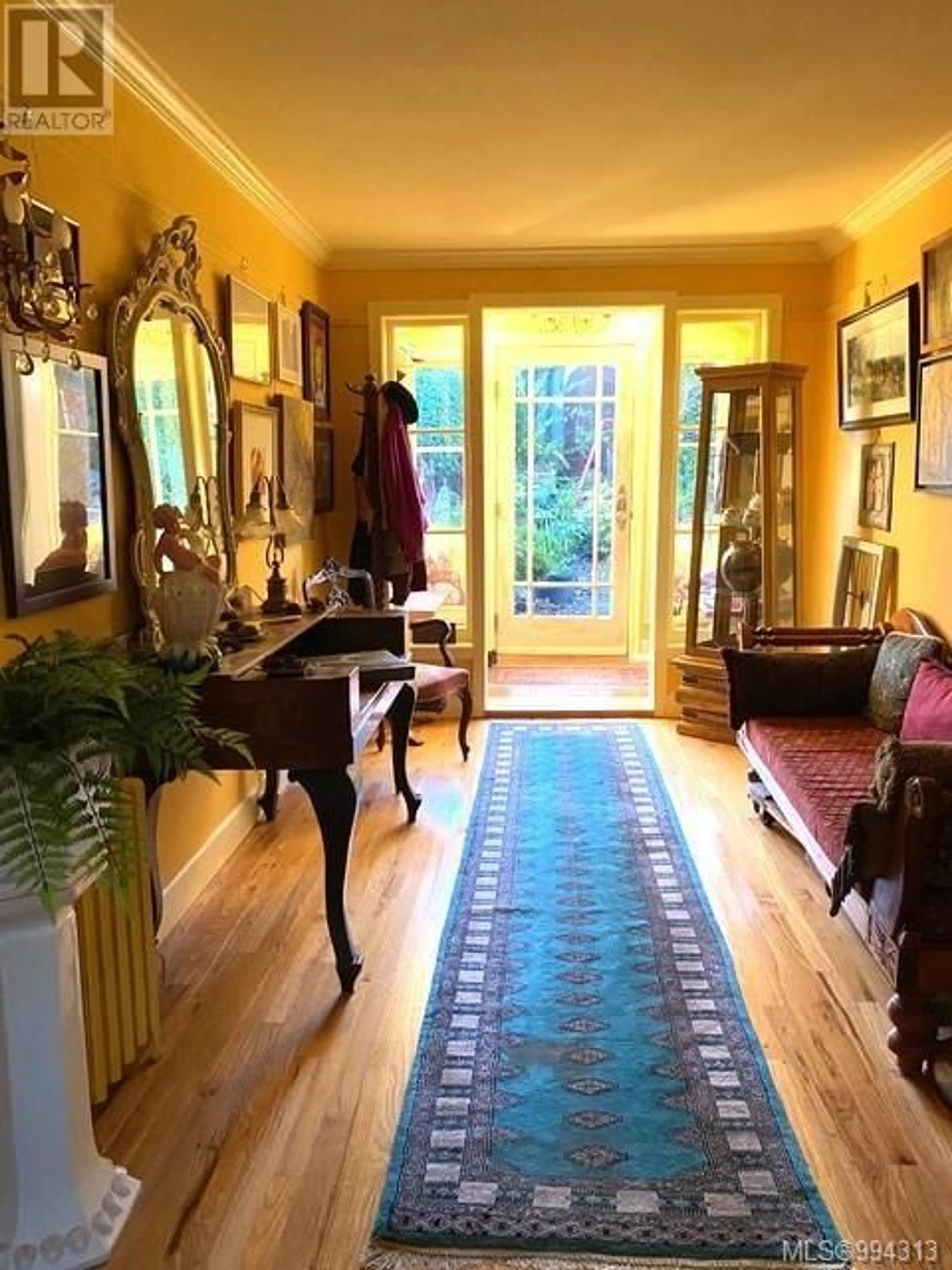 Indoor entryway for 3110 ADMIRALS ROAD, Saanich British Columbia V8Z4M9