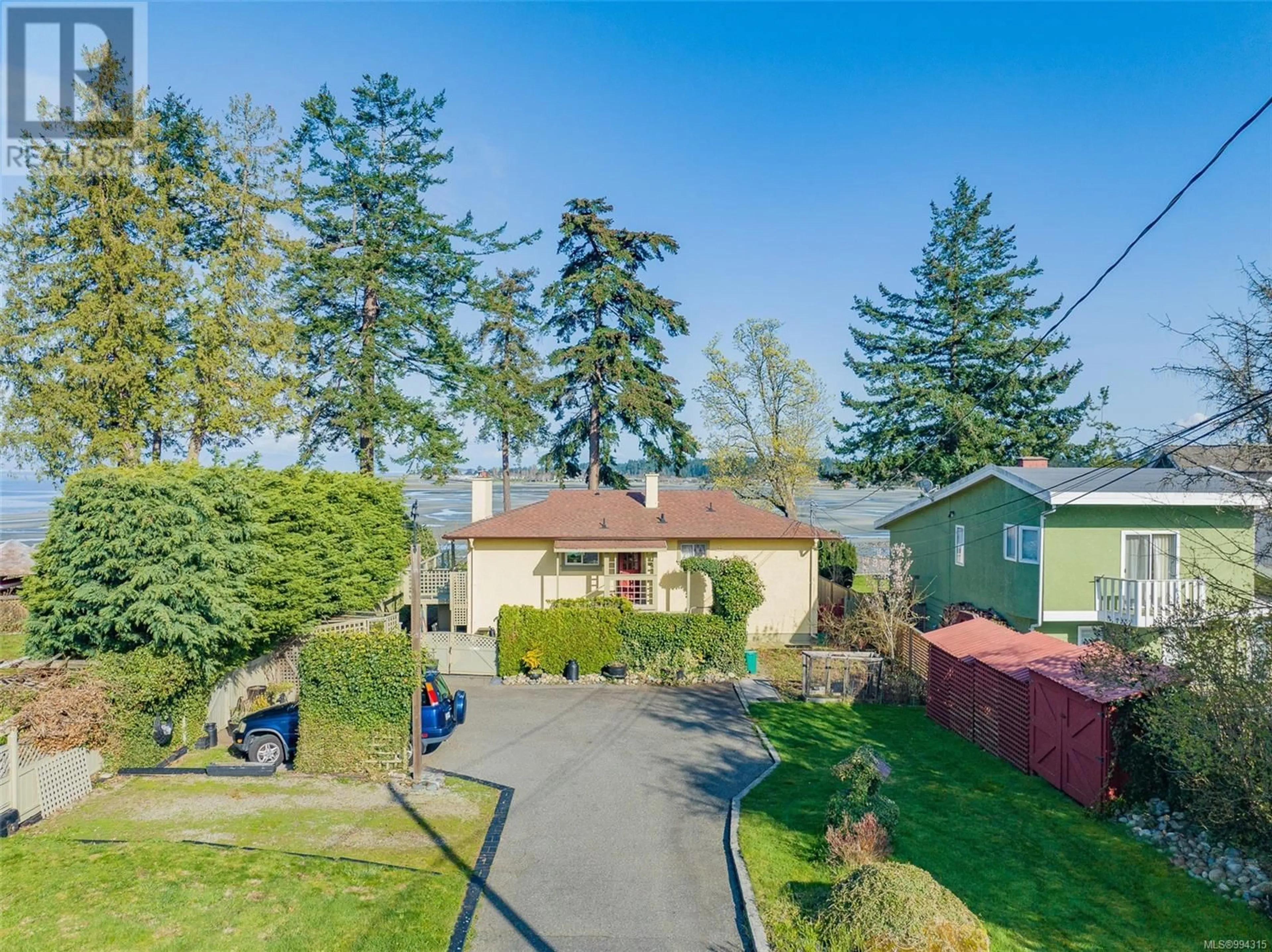 A pic from outside/outdoor area/front of a property/back of a property/a pic from drone, street for 322 DOGWOOD STREET, Parksville British Columbia V9P1E1