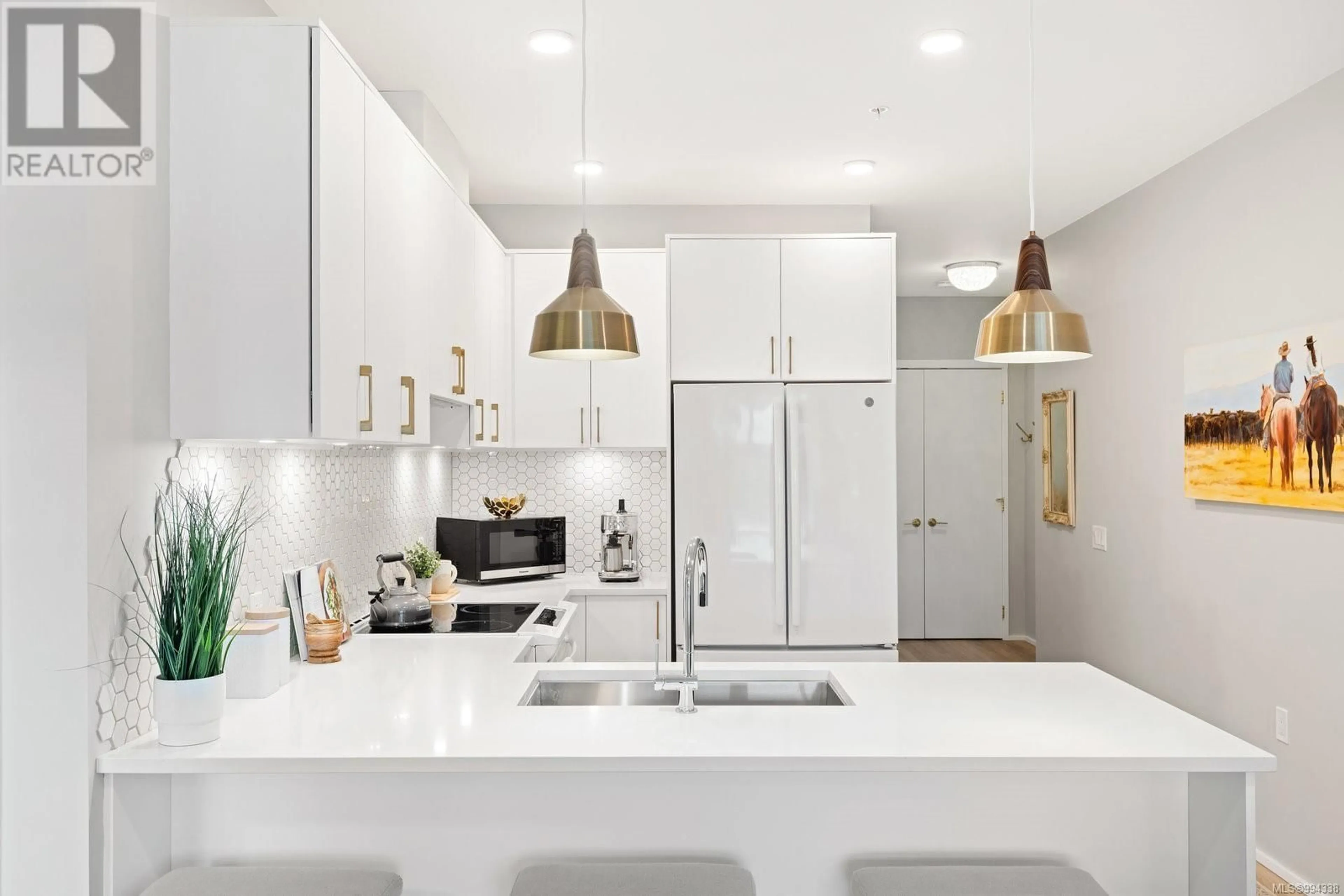 Contemporary kitchen, ceramic/tile floor for 303 - 2348 BEACON AVENUE, Sidney British Columbia V8L1X3