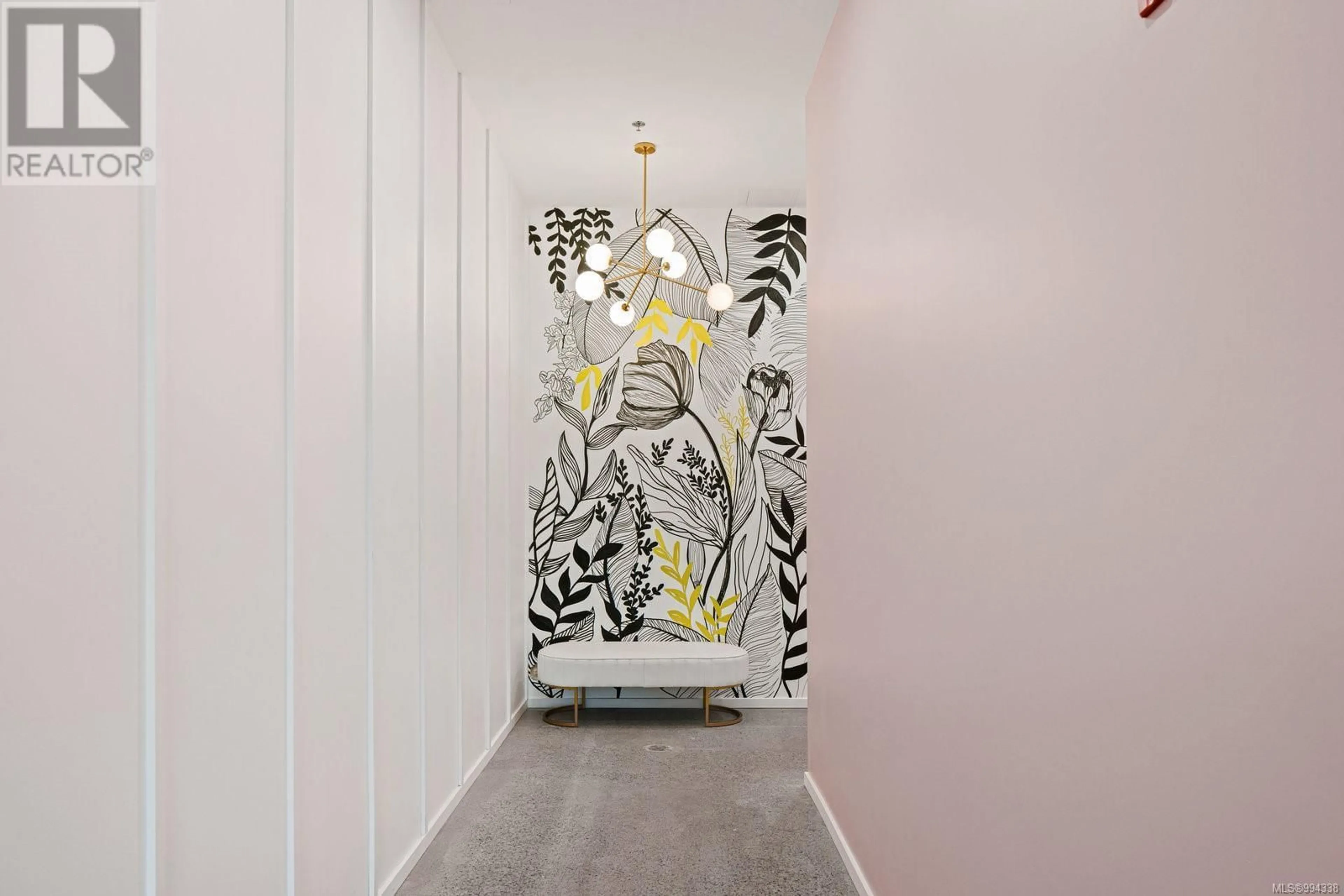 Indoor entryway for 303 - 2348 BEACON AVENUE, Sidney British Columbia V8L1X3