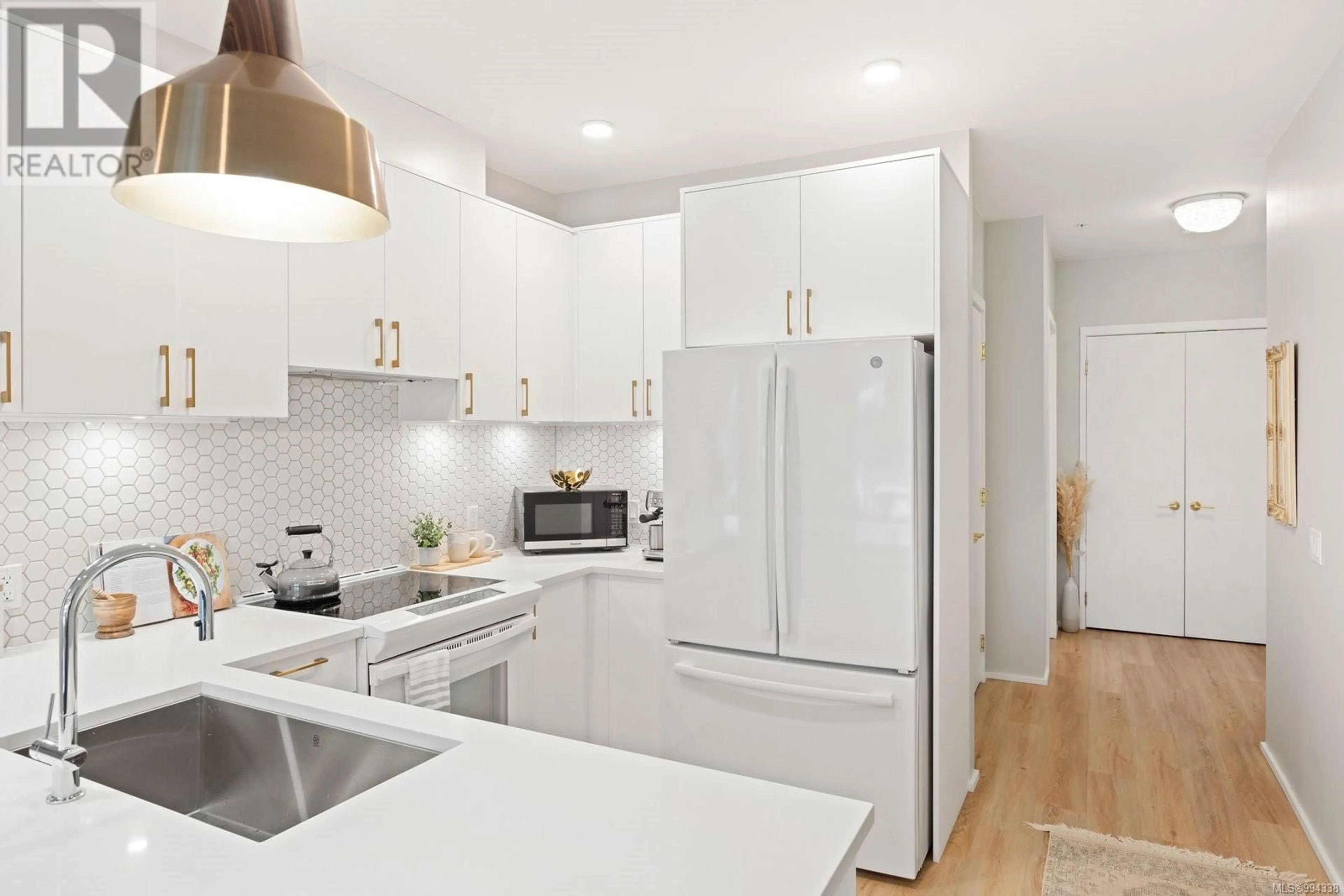 Standard kitchen, unknown for 303 - 2348 BEACON AVENUE, Sidney British Columbia V8L1X3