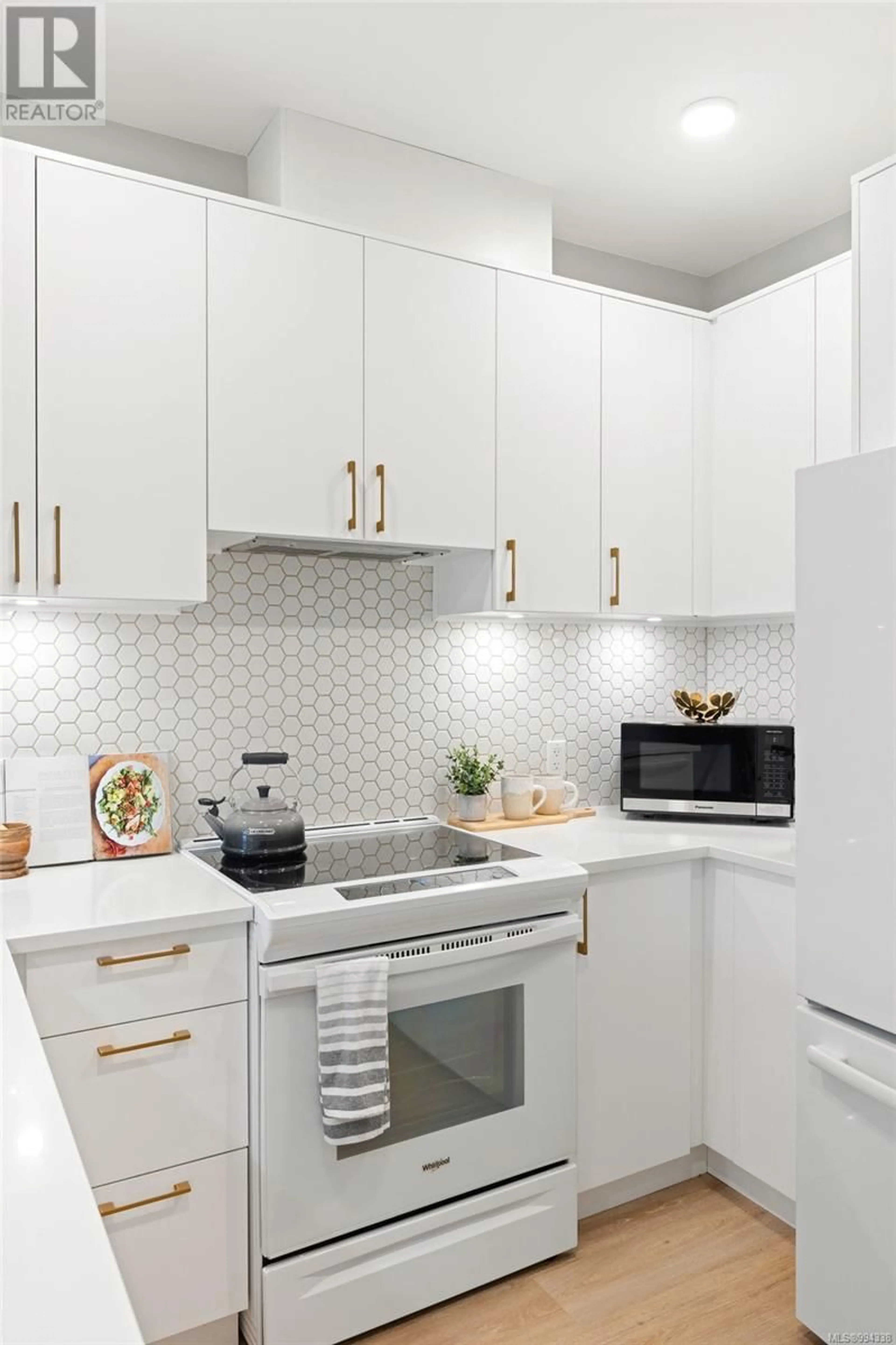 Standard kitchen, unknown for 303 - 2348 BEACON AVENUE, Sidney British Columbia V8L1X3