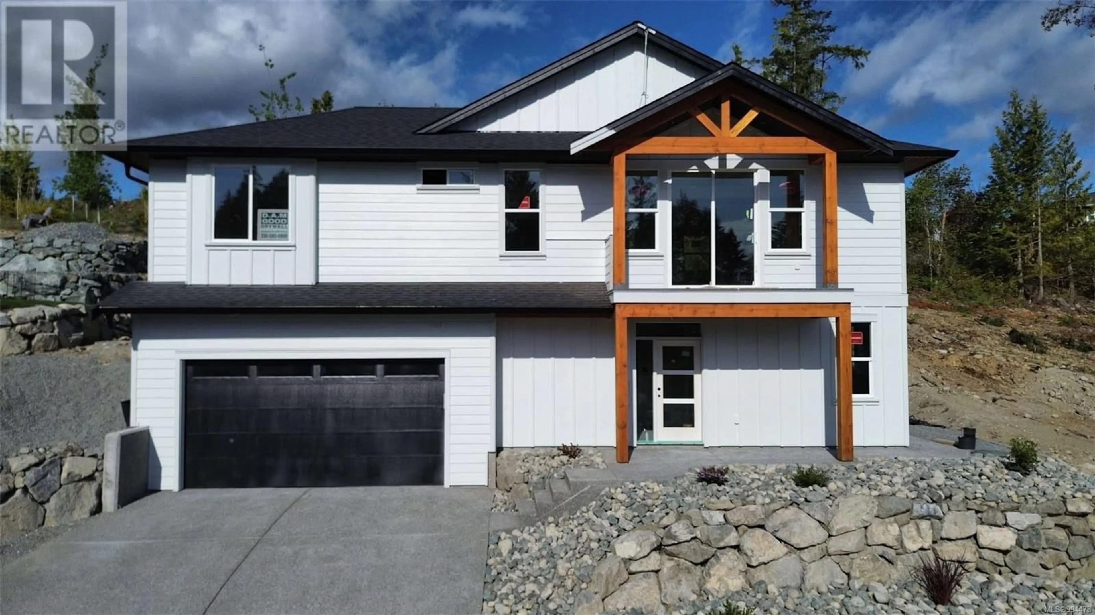 Home with vinyl exterior material, street for 702 STRINGER WAY, Ladysmith British Columbia V9G0A7