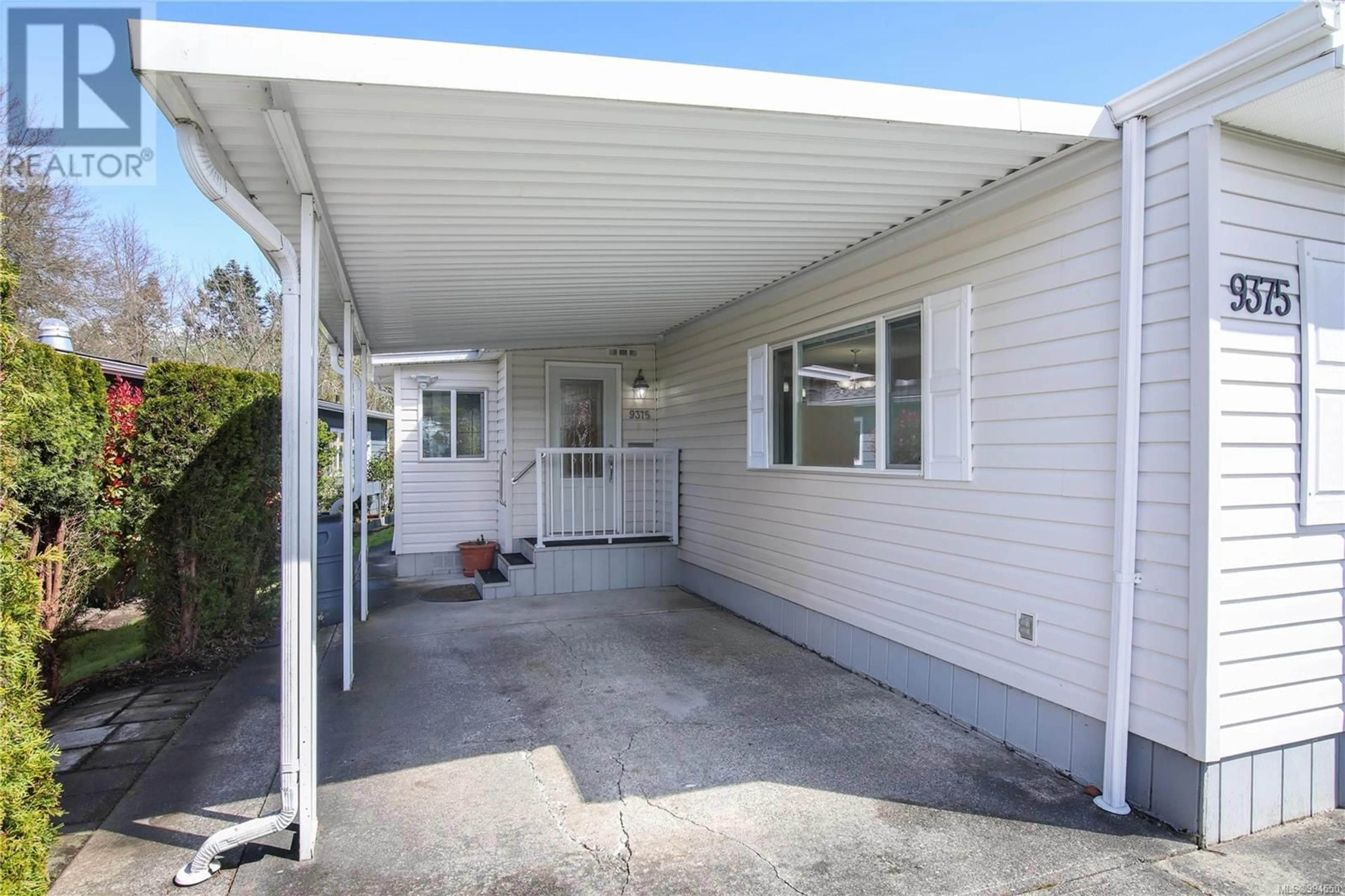 Indoor garage for 9375 TRAILCREEK DRIVE, Sidney British Columbia V8L4M4