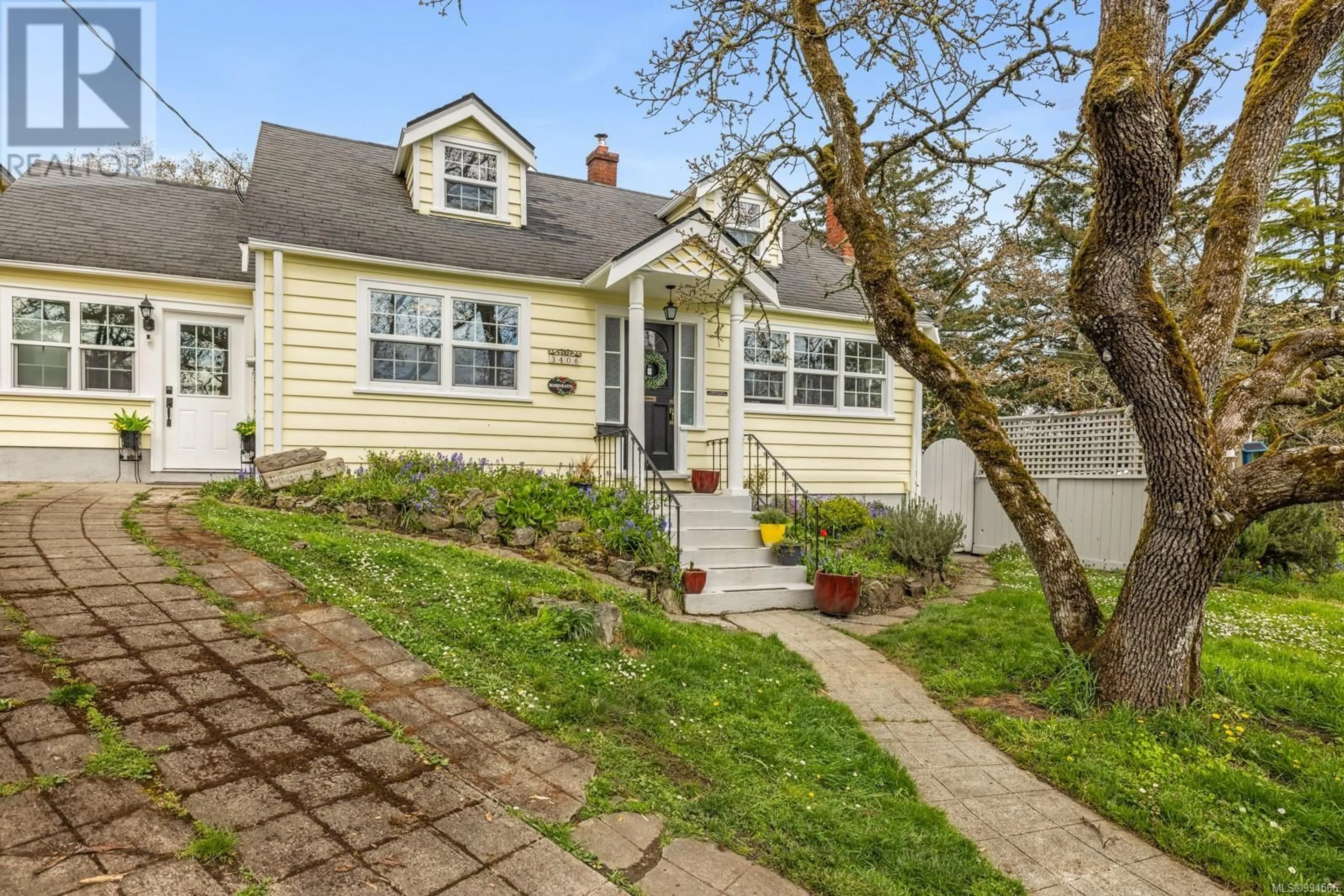 Home with vinyl exterior material, street for 3406 CONNORTON LANE, Saanich British Columbia V8P3K1
