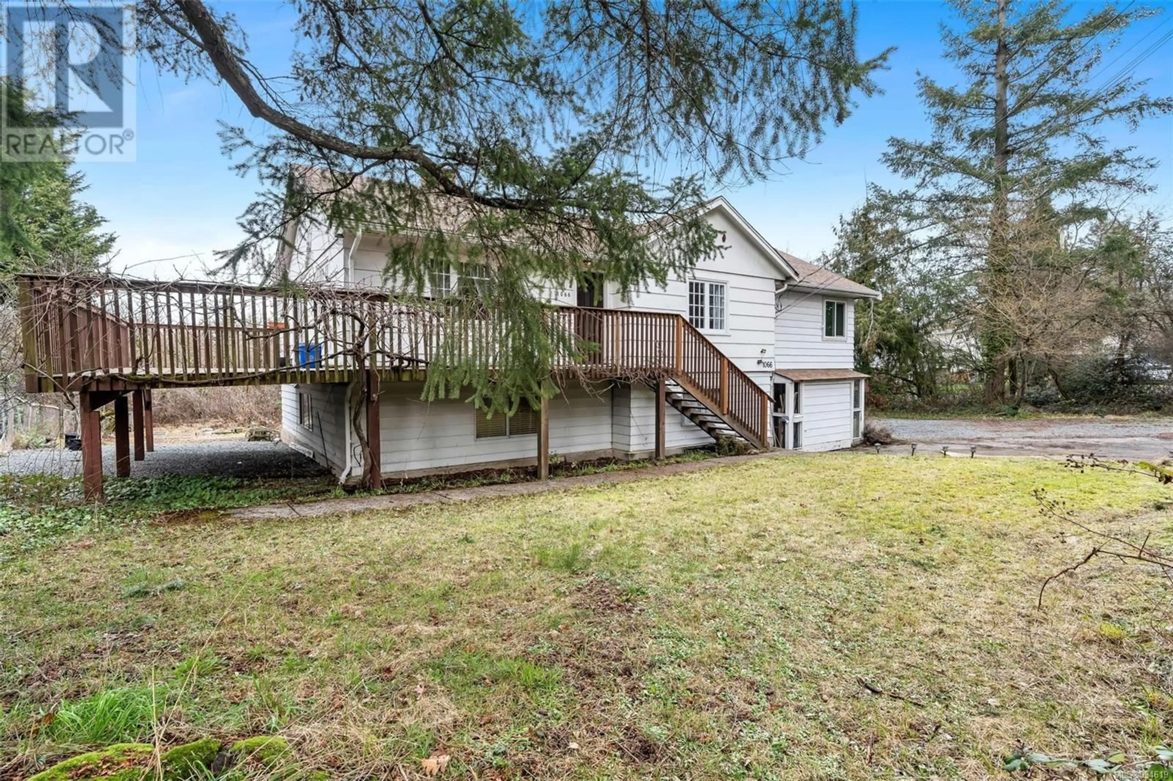 A pic from outside/outdoor area/front of a property/back of a property/a pic from drone, unknown for 1066 CHESTERFIELD ROAD, Saanich British Columbia V8Z2V1