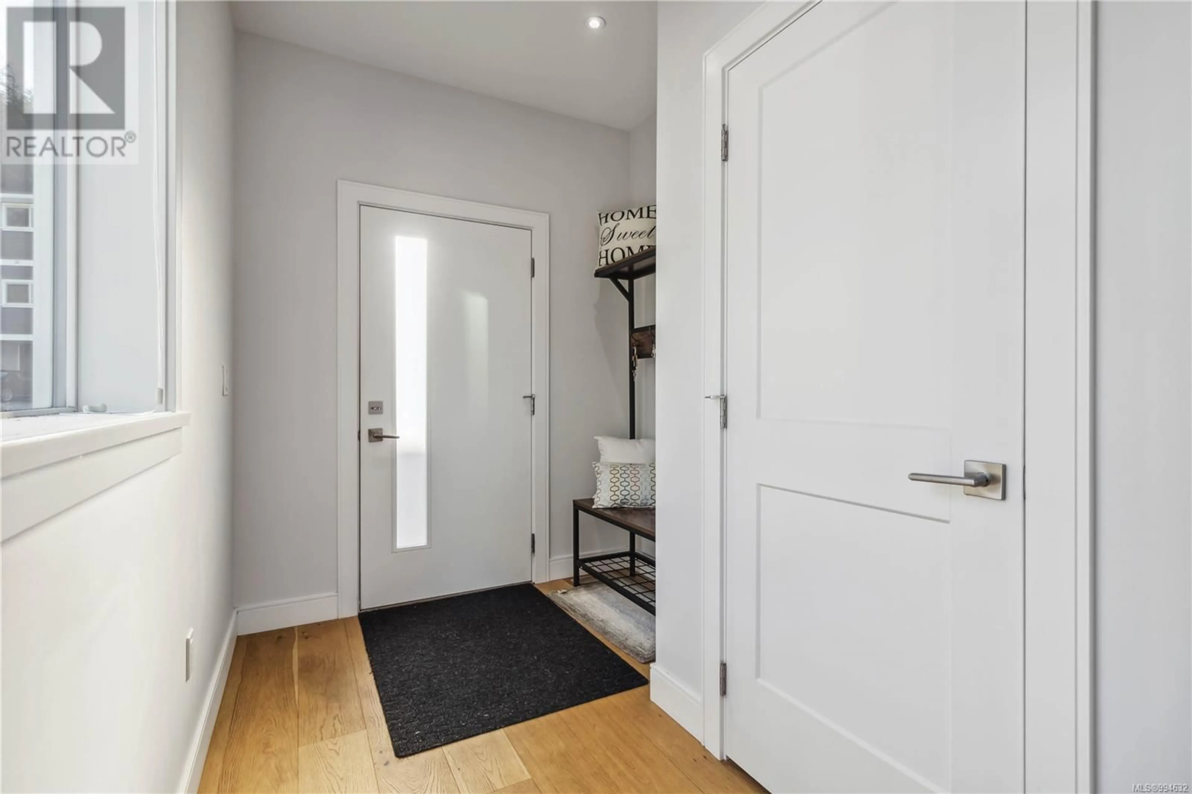 Indoor entryway for 914 PEACE KEEPING CRESCENT, Langford British Columbia V9C2P4