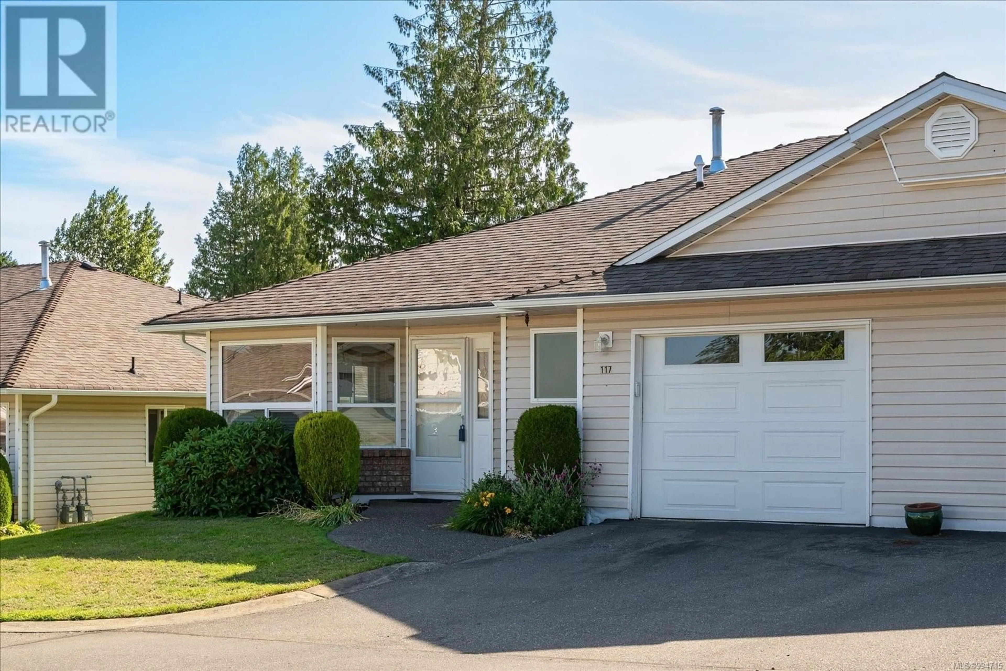 Home with vinyl exterior material, street for 117 - 240 STANFORD AVENUE EAST, Parksville British Columbia V9P2K8