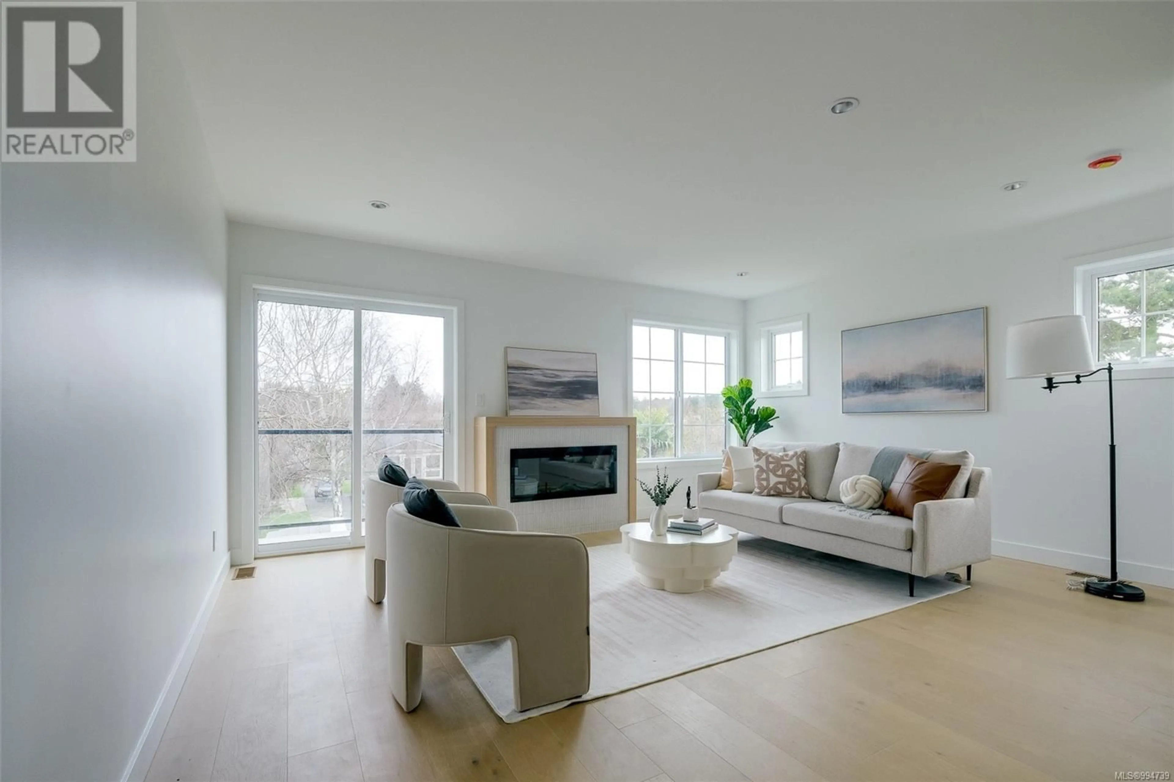 Living room with furniture, wood/laminate floor for Unit 11 - 3907 CEDAR HILL ROAD, Saanich British Columbia V8P3Z8