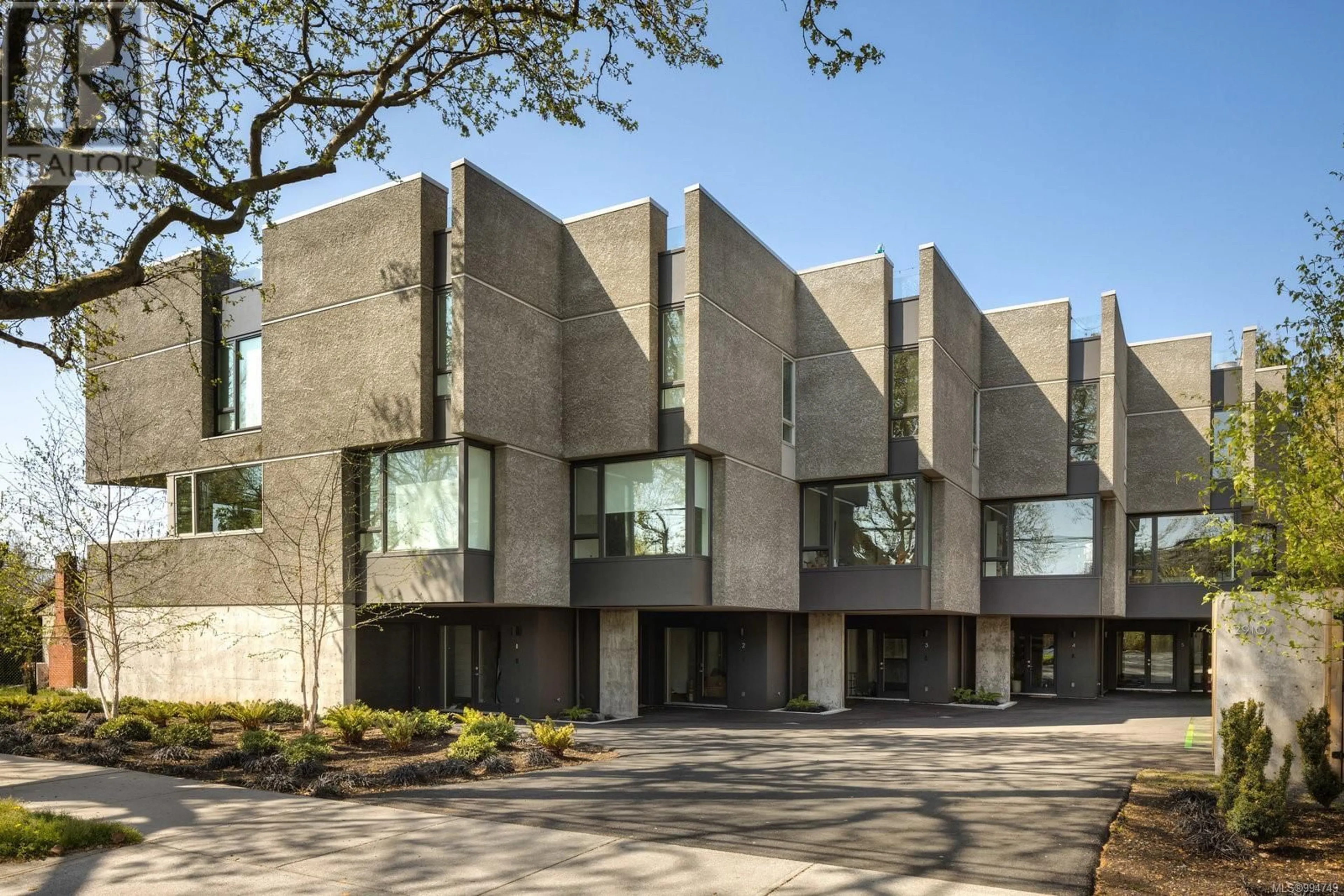 Home with brick exterior material, building for 5 - 2910 SHELBOURNE STREET, Victoria British Columbia V8R4M6