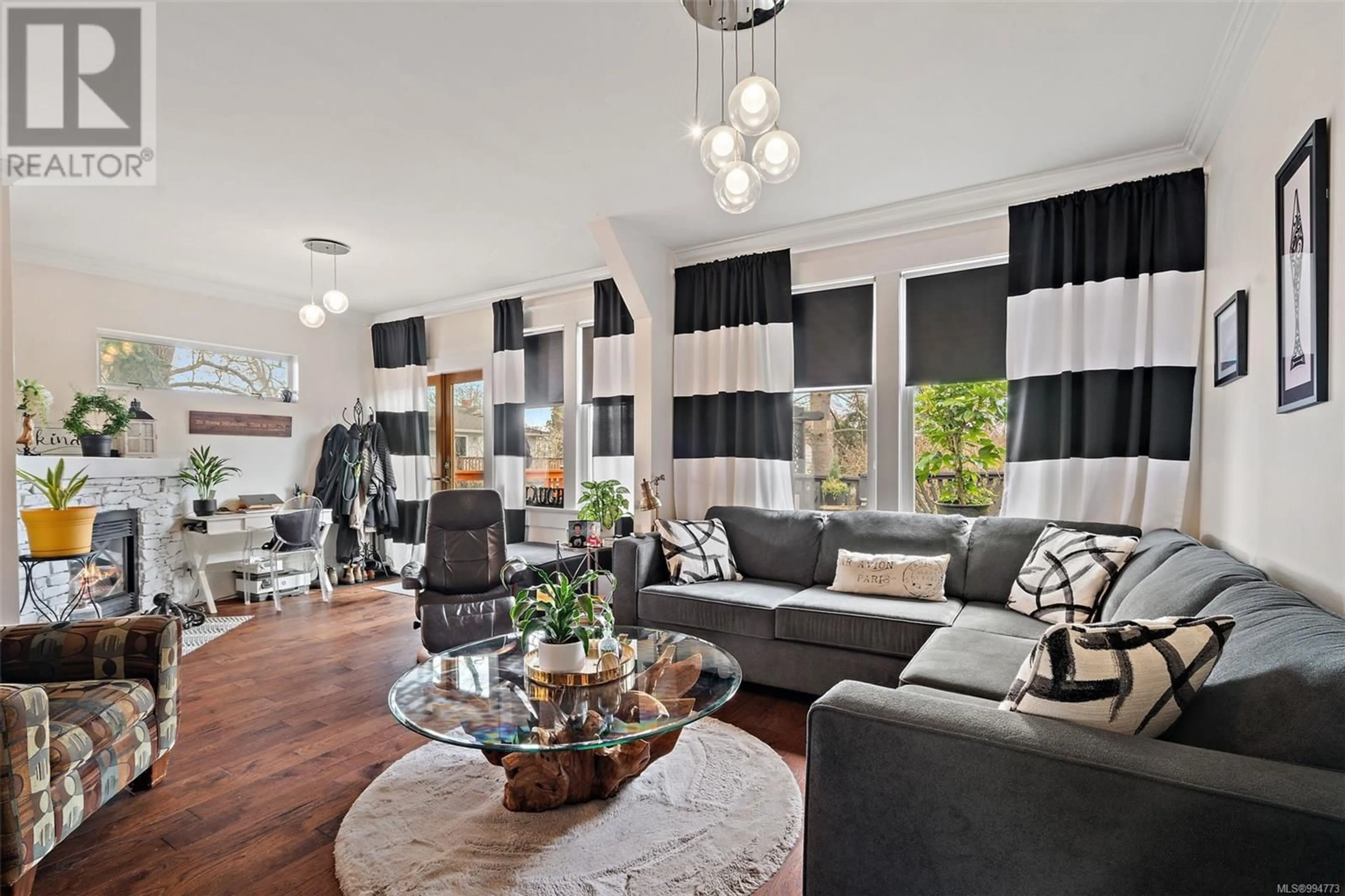 Living room with furniture, unknown for 2527 SCOTT STREET, Victoria British Columbia V8R4H8
