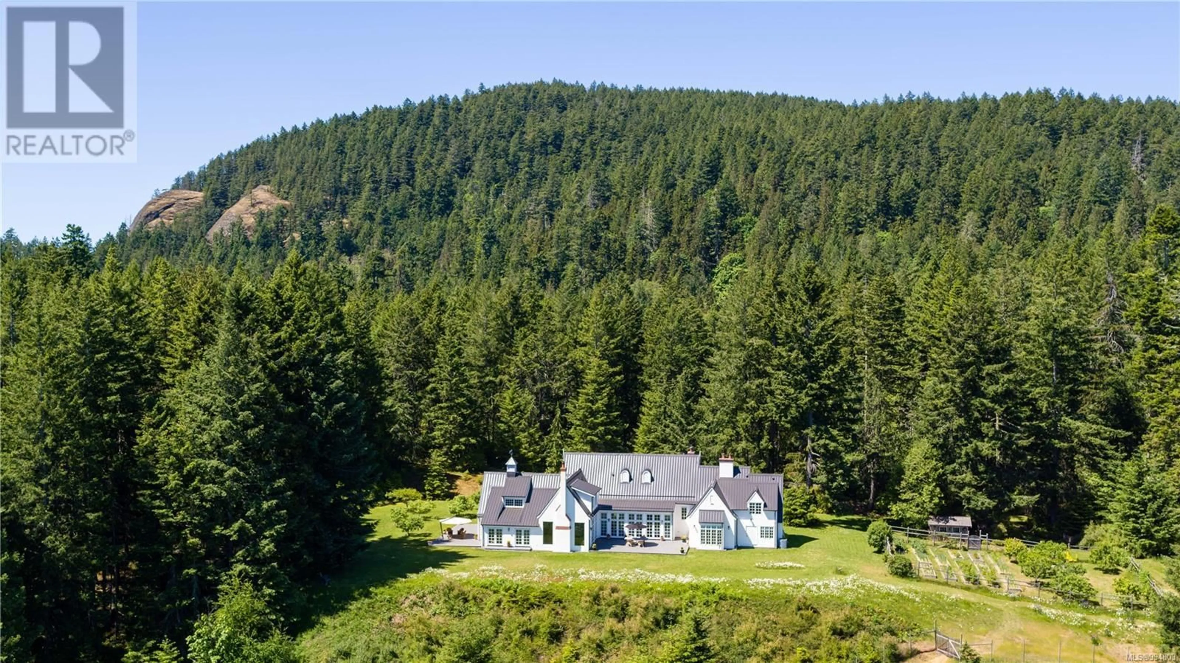 A pic from outside/outdoor area/front of a property/back of a property/a pic from drone, mountain view for 377 SEYMOUR HEIGHTS, Salt Spring British Columbia V8K2B6