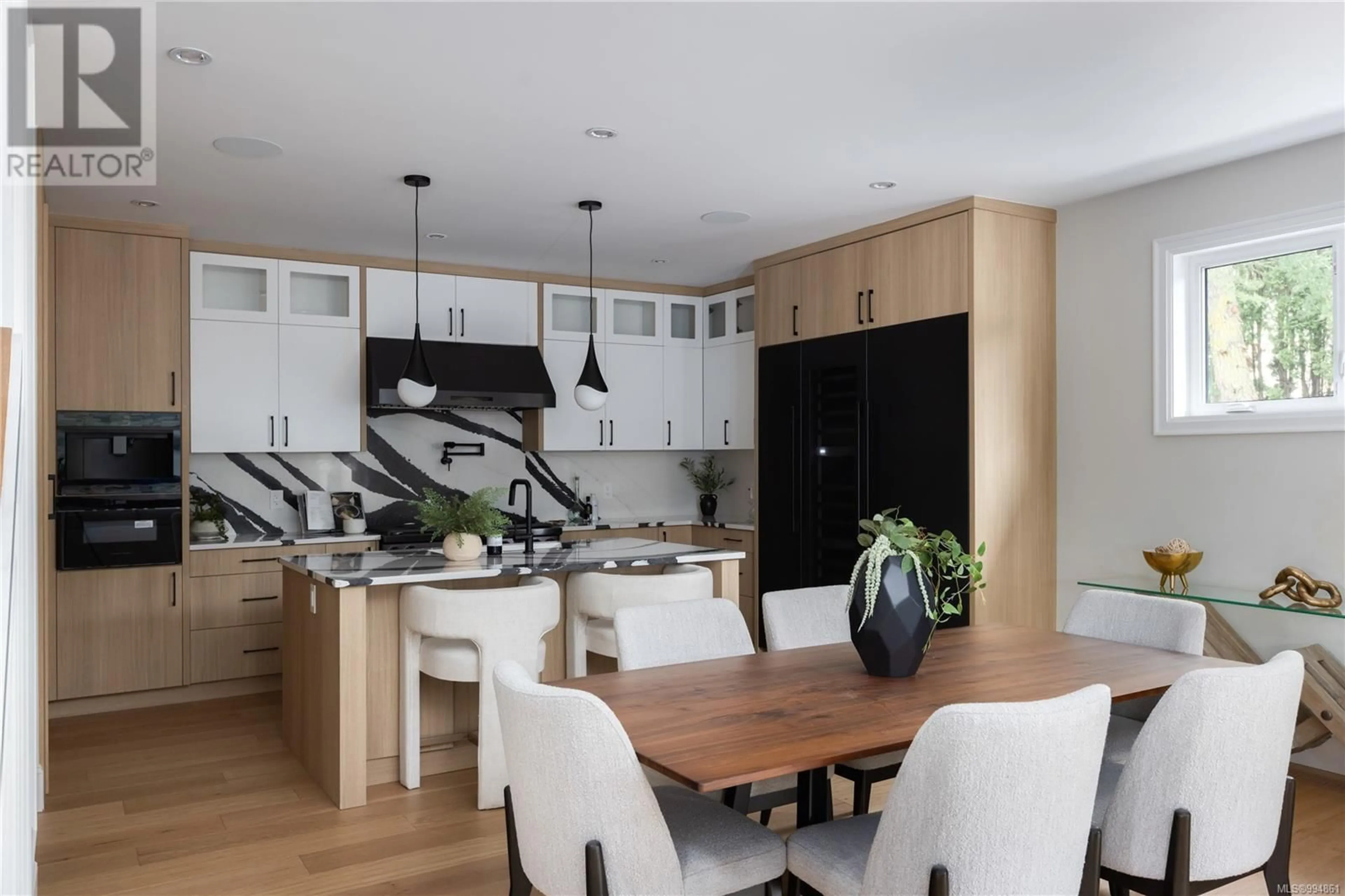 Open concept kitchen, unknown for 650 MONTEREY AVENUE, Oak Bay British Columbia V8S4T9