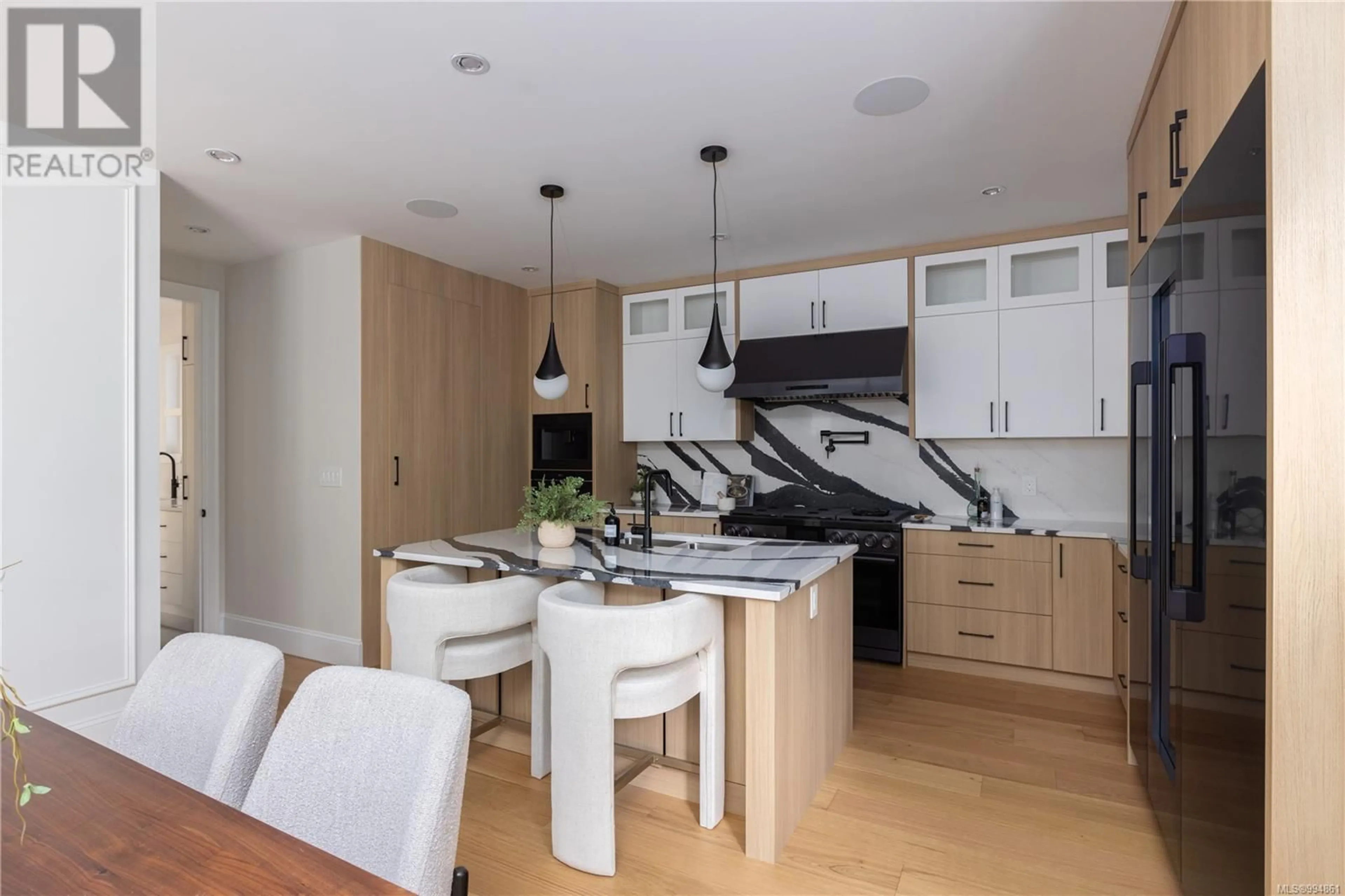 Contemporary kitchen, unknown for 650 MONTEREY AVENUE, Oak Bay British Columbia V8S4T9