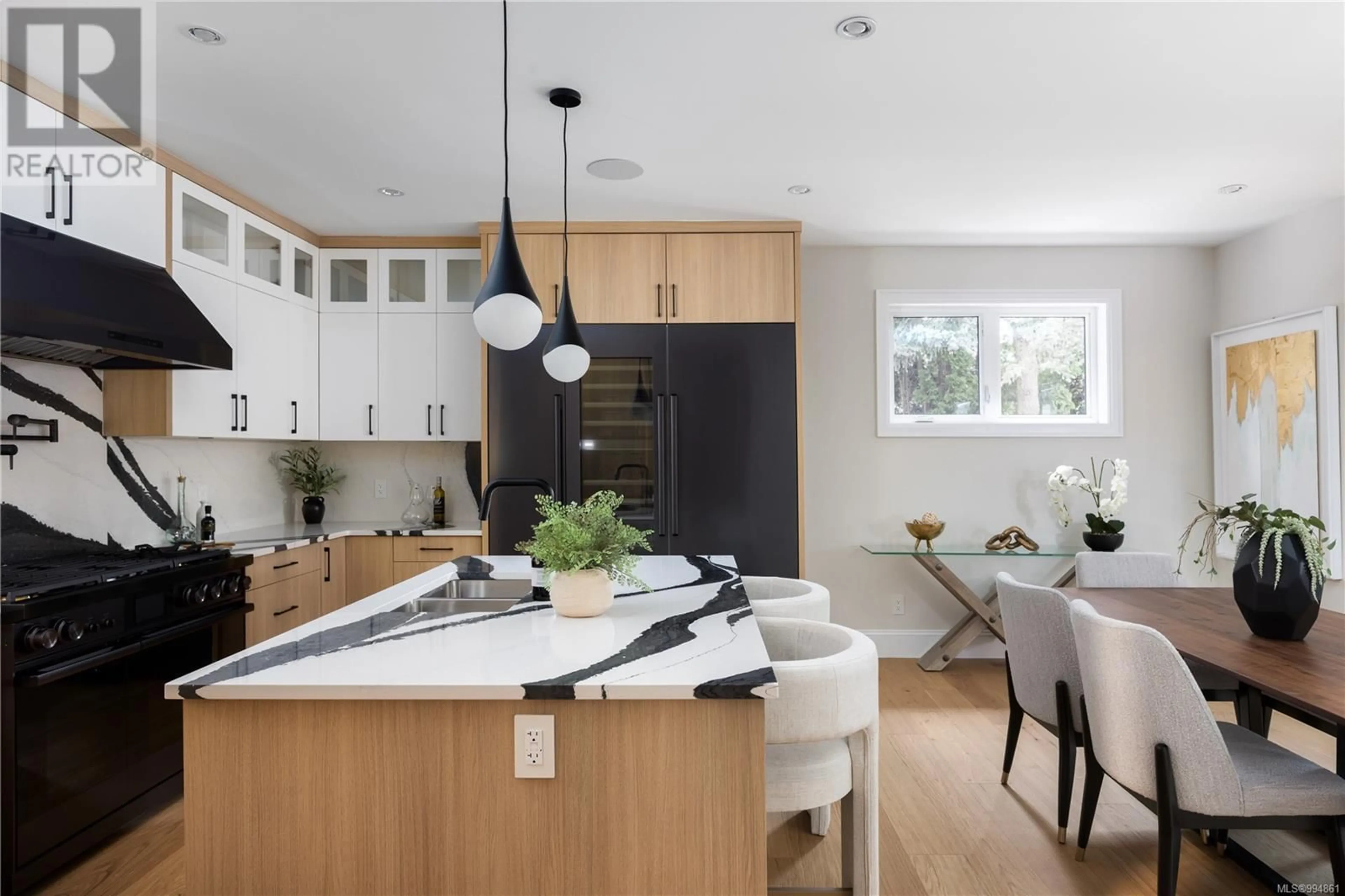 Contemporary kitchen, unknown for 650 MONTEREY AVENUE, Oak Bay British Columbia V8S4T9