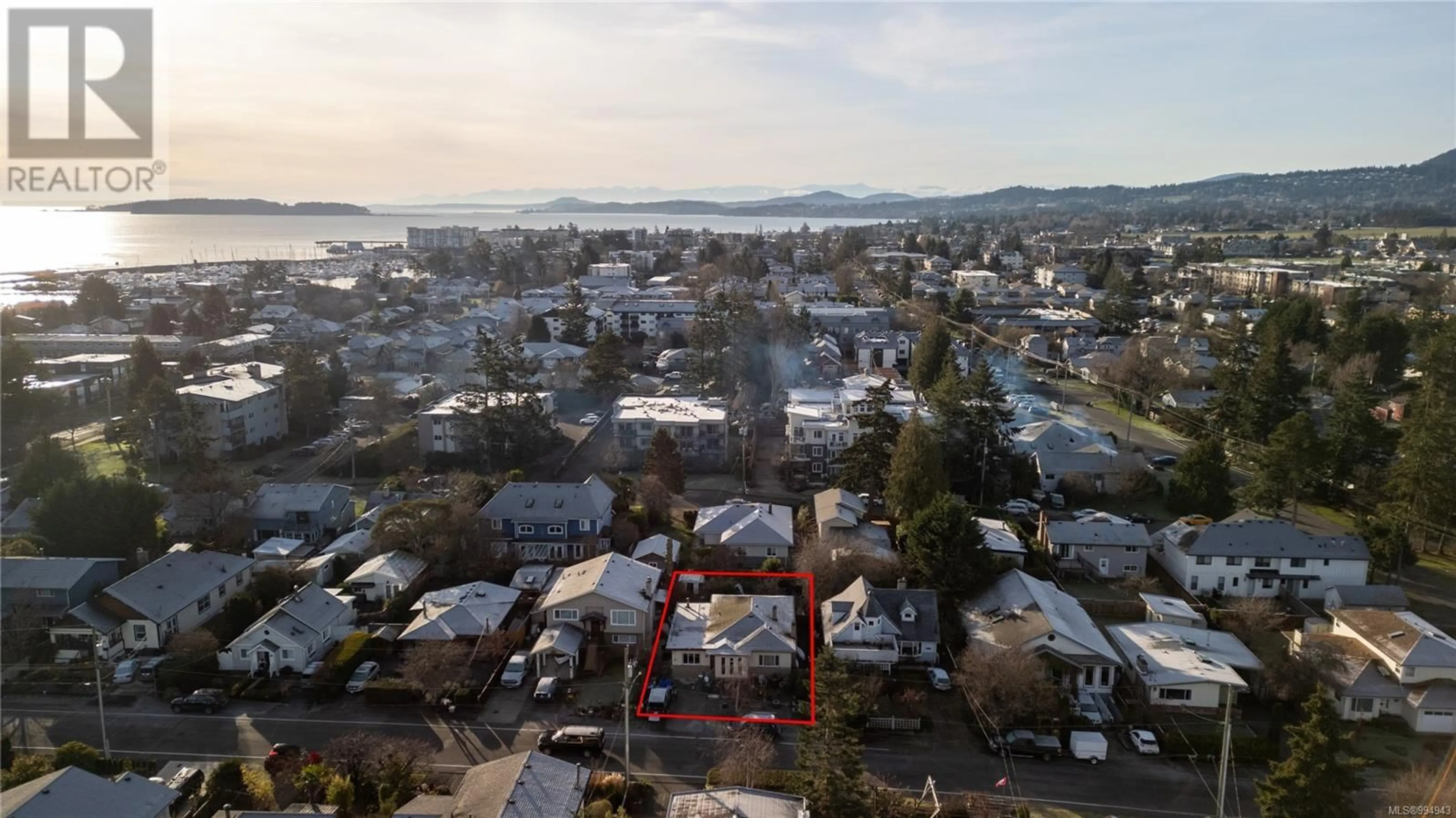 A pic from outside/outdoor area/front of a property/back of a property/a pic from drone, unknown for 2425 AMELIA AVENUE, Sidney British Columbia V8L2J4