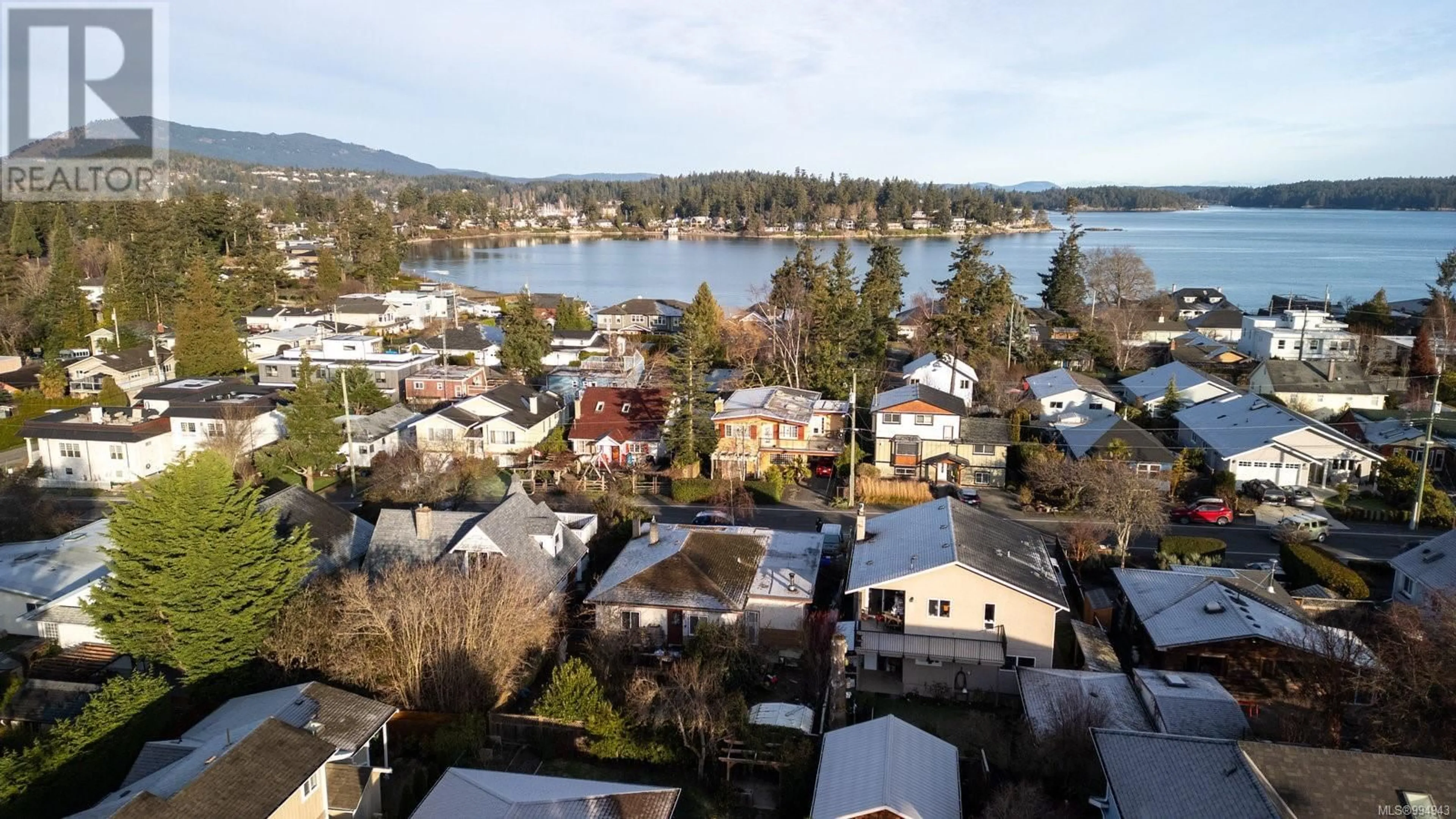 A pic from outside/outdoor area/front of a property/back of a property/a pic from drone, water/lake/river/ocean view for 2425 AMELIA AVENUE, Sidney British Columbia V8L2J4