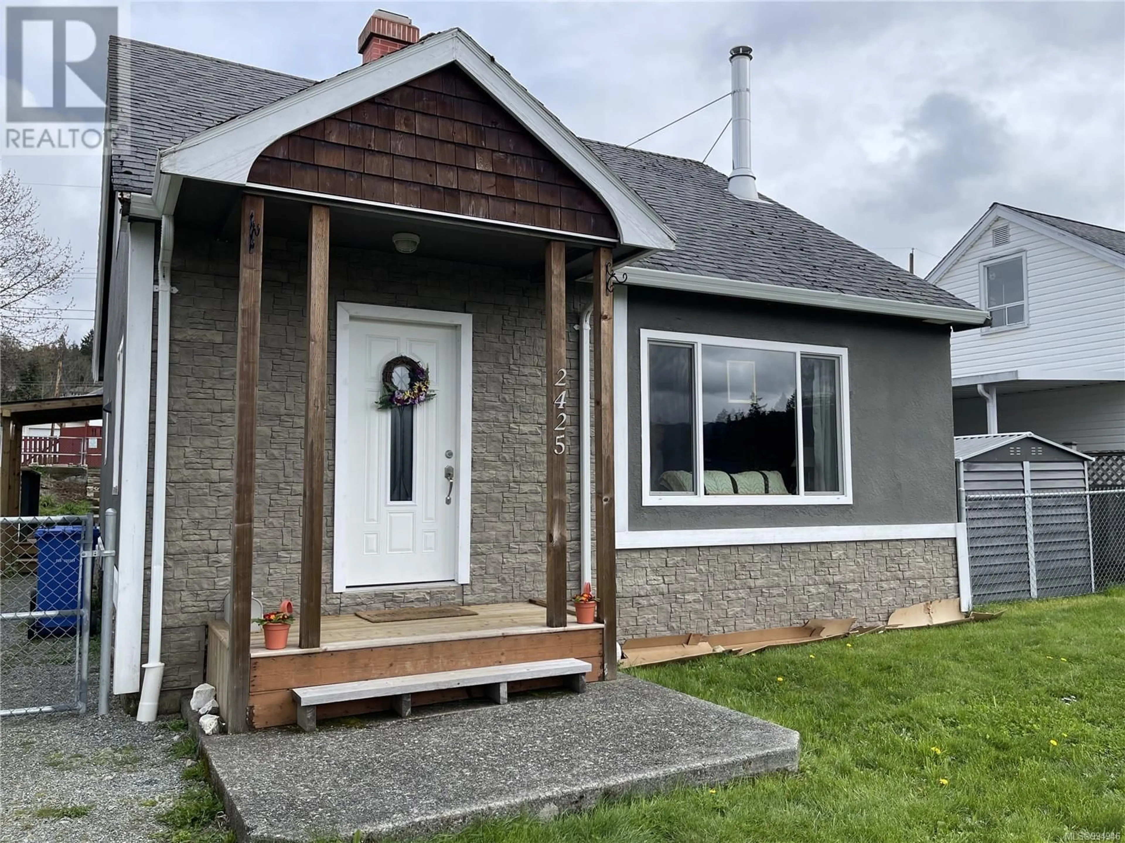 Home with vinyl exterior material, street for 2425 9TH AVENUE, Port Alberni British Columbia V9Y2N2
