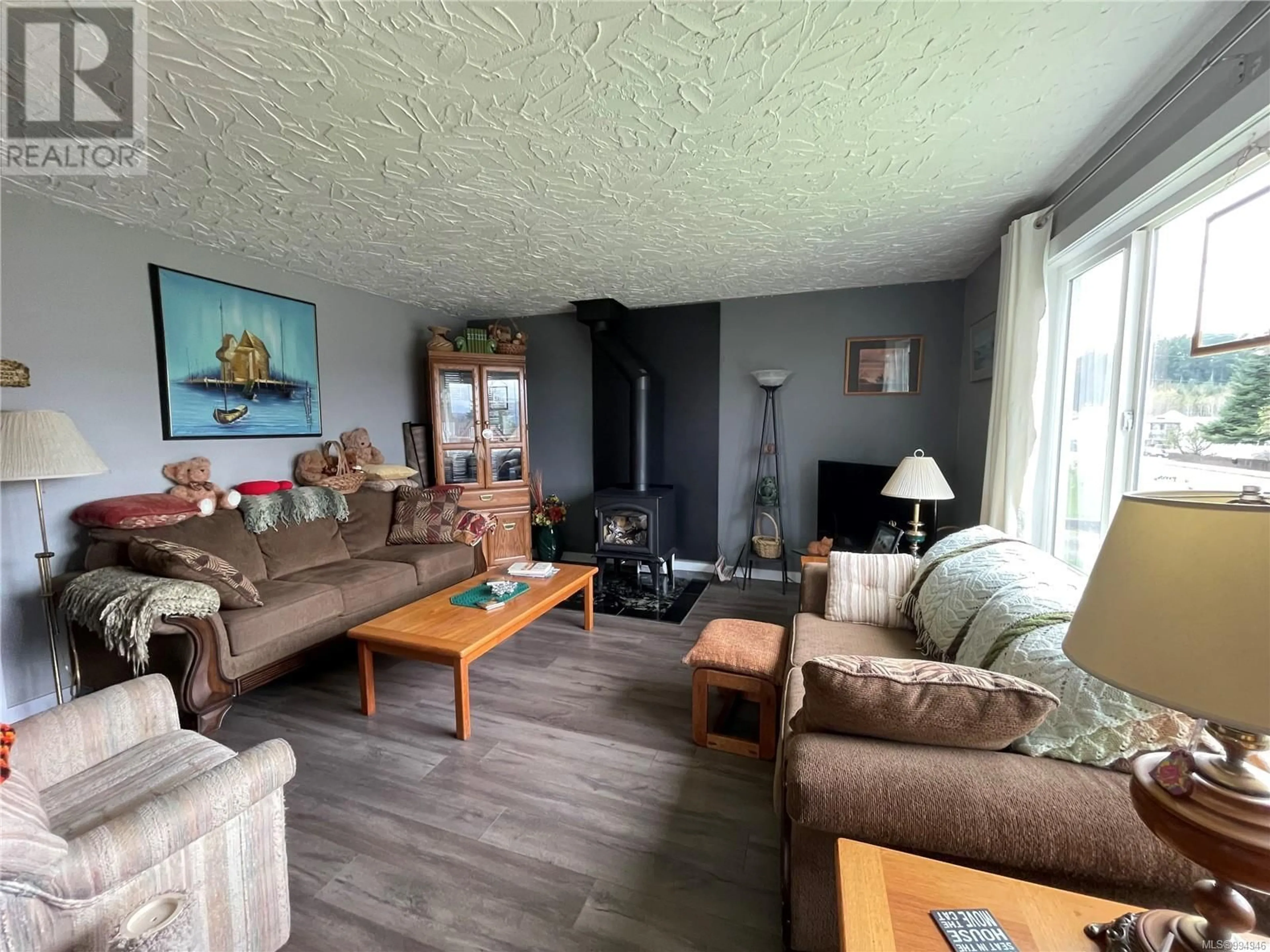 Living room with furniture, wood/laminate floor for 2425 9TH AVENUE, Port Alberni British Columbia V9Y2N2